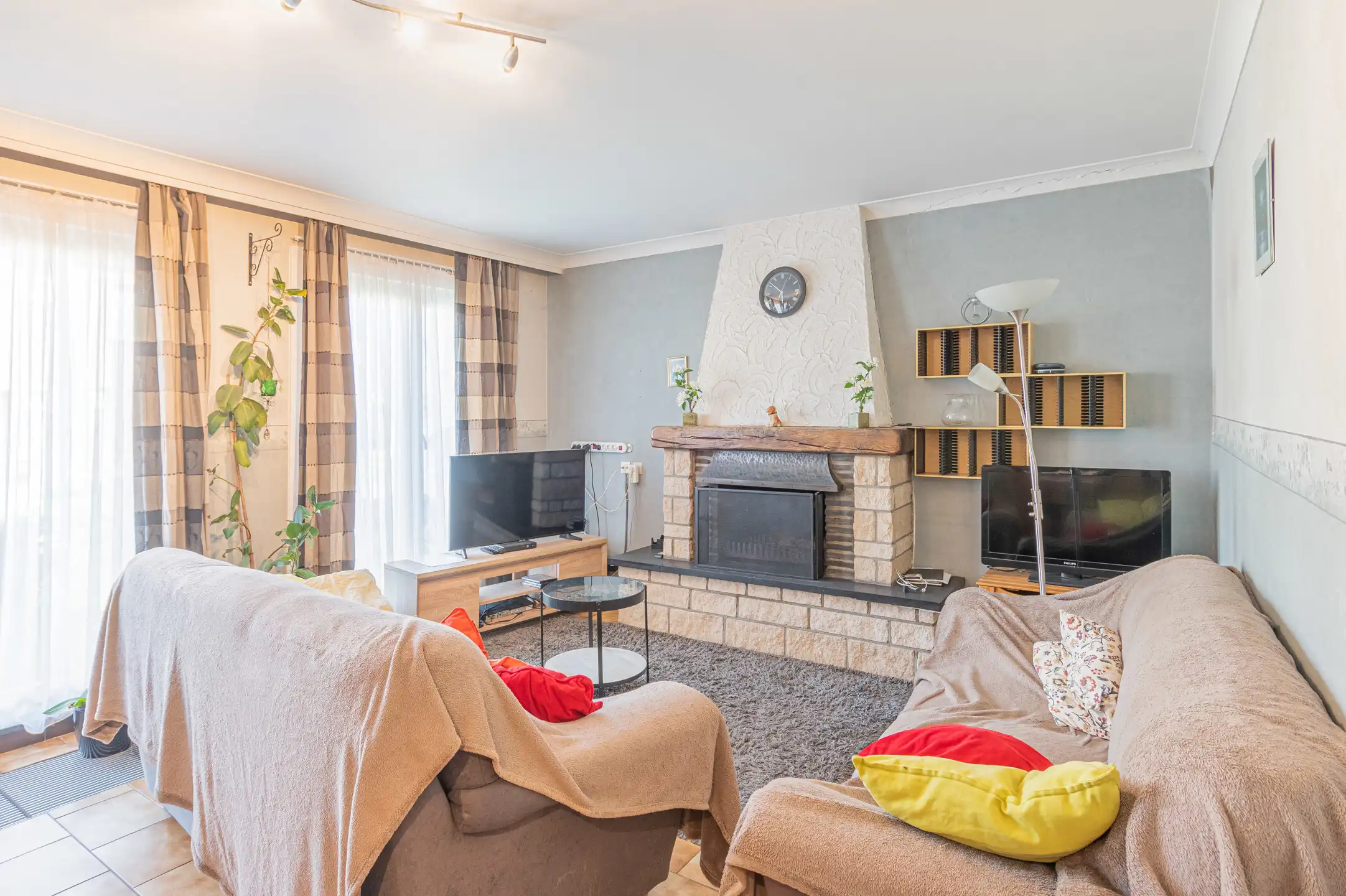 Gezellige halfopen bebouwing met garage en knusse tuin foto 2