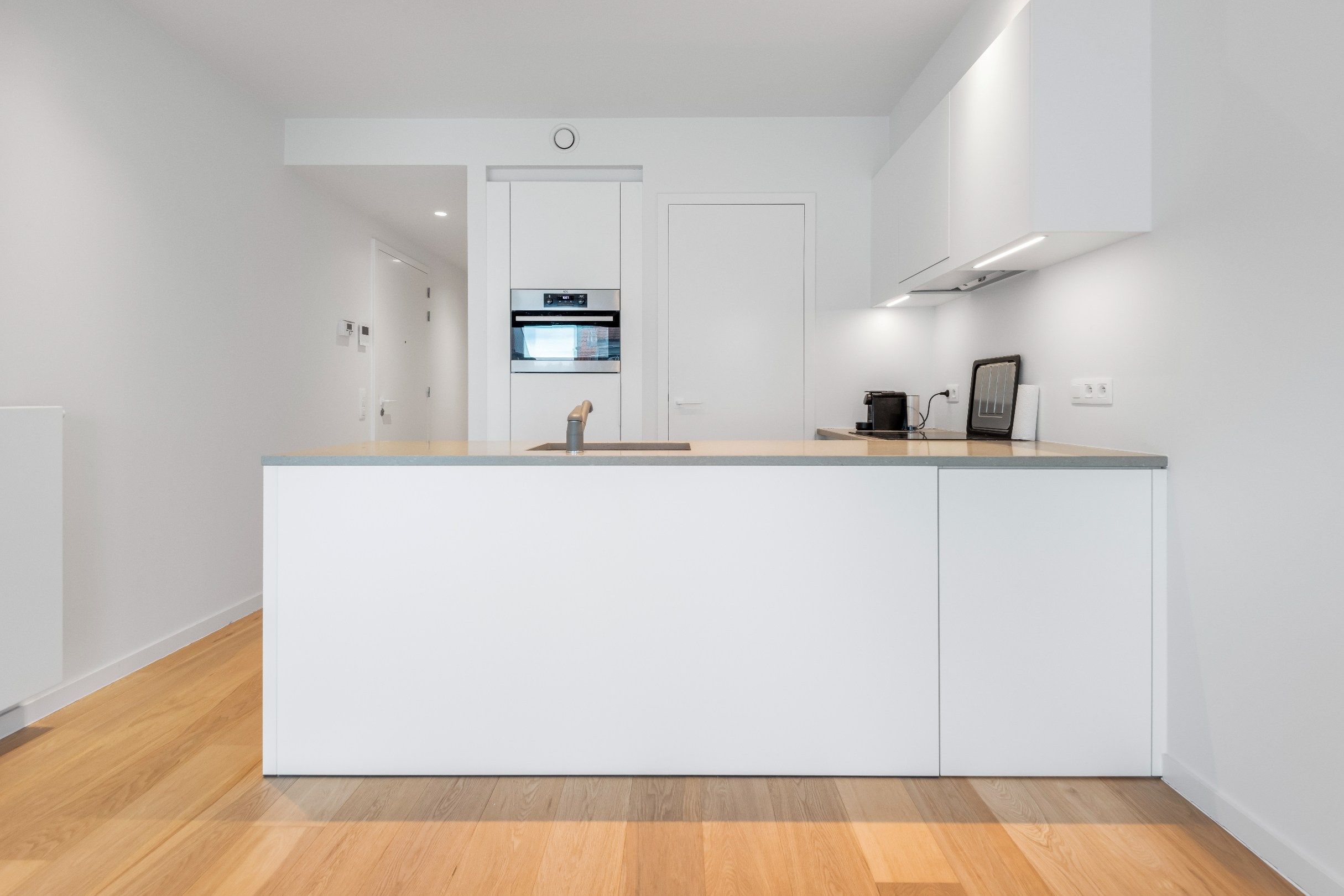 Luxueus afgewerkt nieuwbouwappartement vlakbij de Zeedijk en het Rubensplein. foto 9