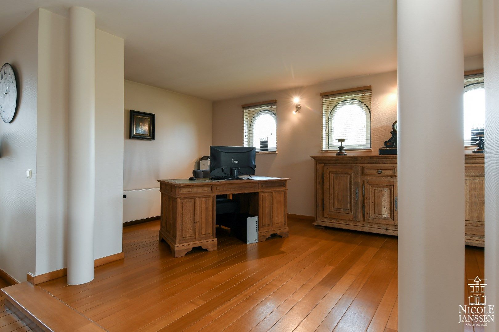 Instapklaar landhuis met tuin en interessant bijgebouw foto 11