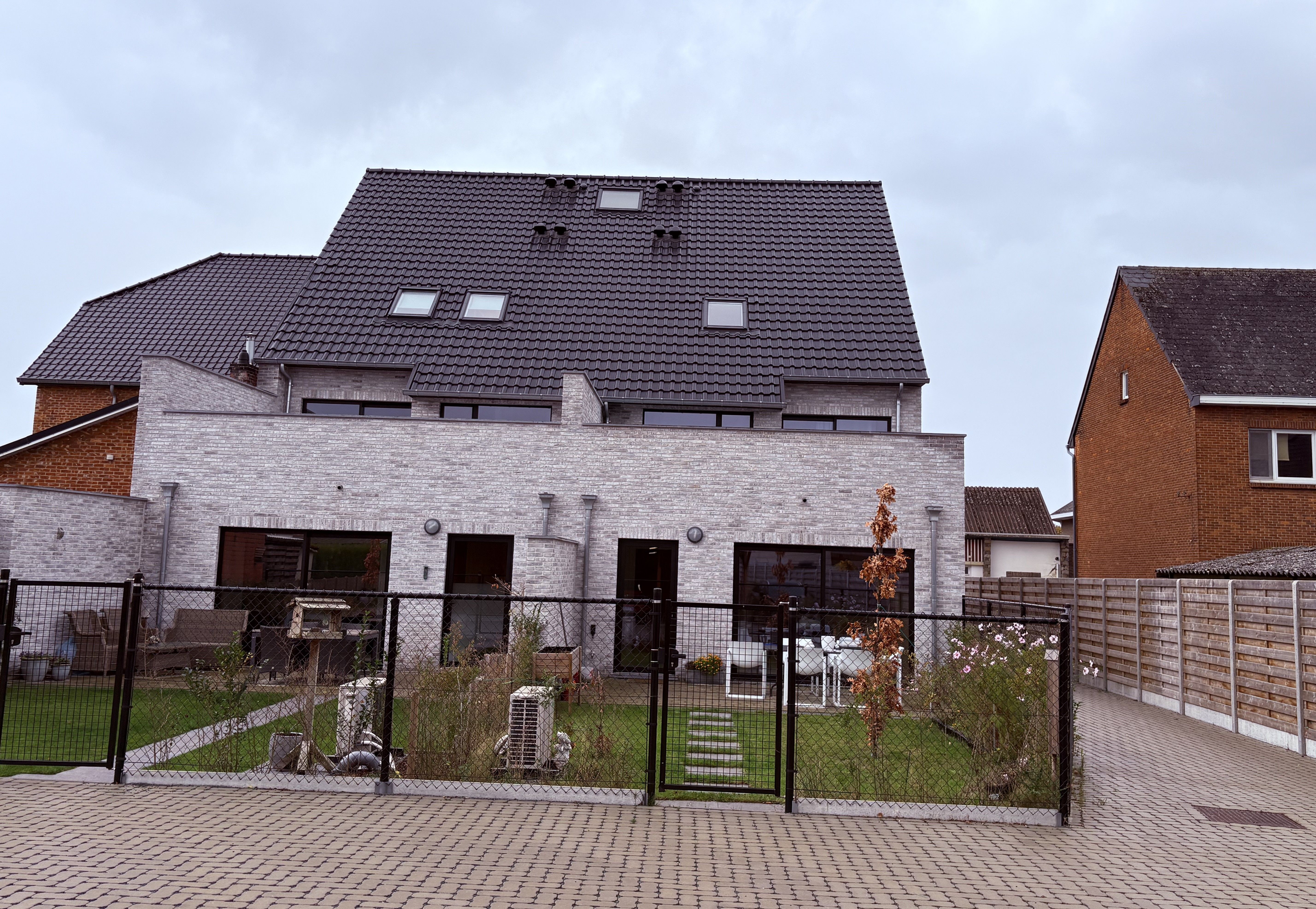Nieuwbouwappartement met 2 slpks, tuintje en carport met fietsenberging.  foto 4