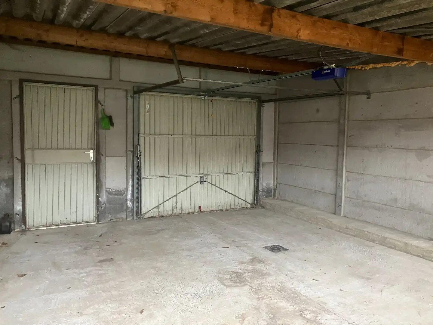 Rijwoning met 2 slaapkamers en achterliggende garage! foto 15