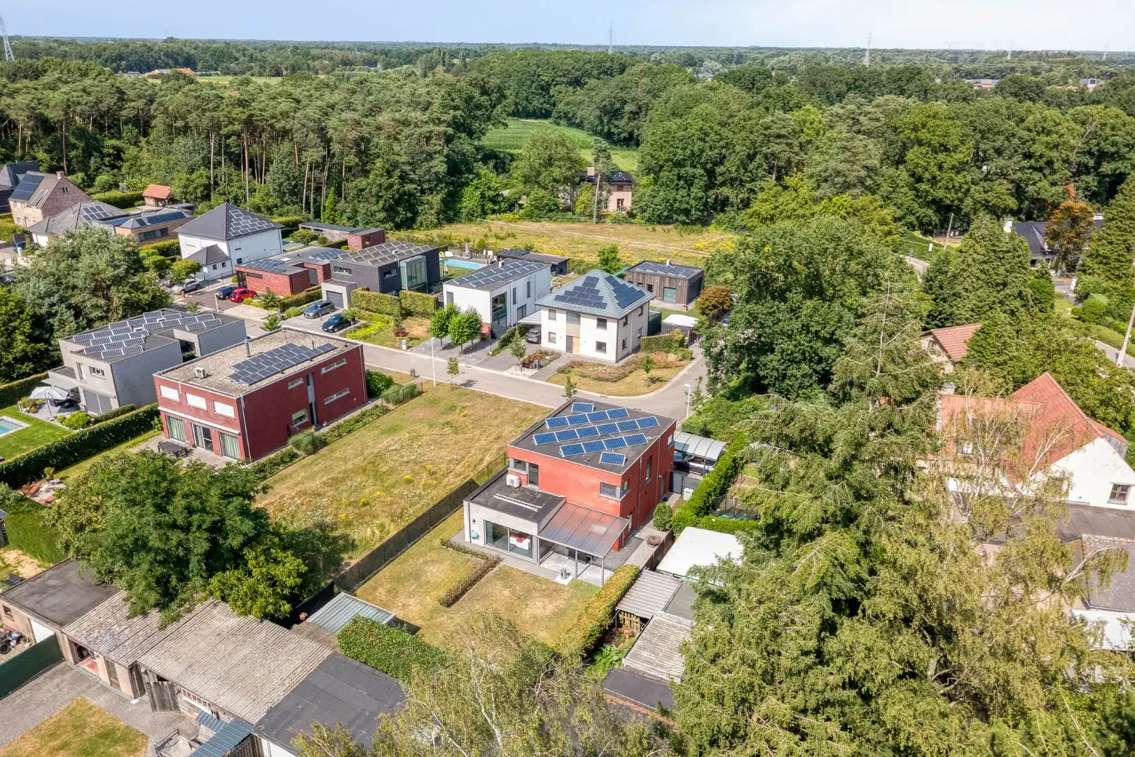 Stijlvolle villa met zonnige tuin waar comfort, kwaliteit en duurzaamheid samenkomen foto 30