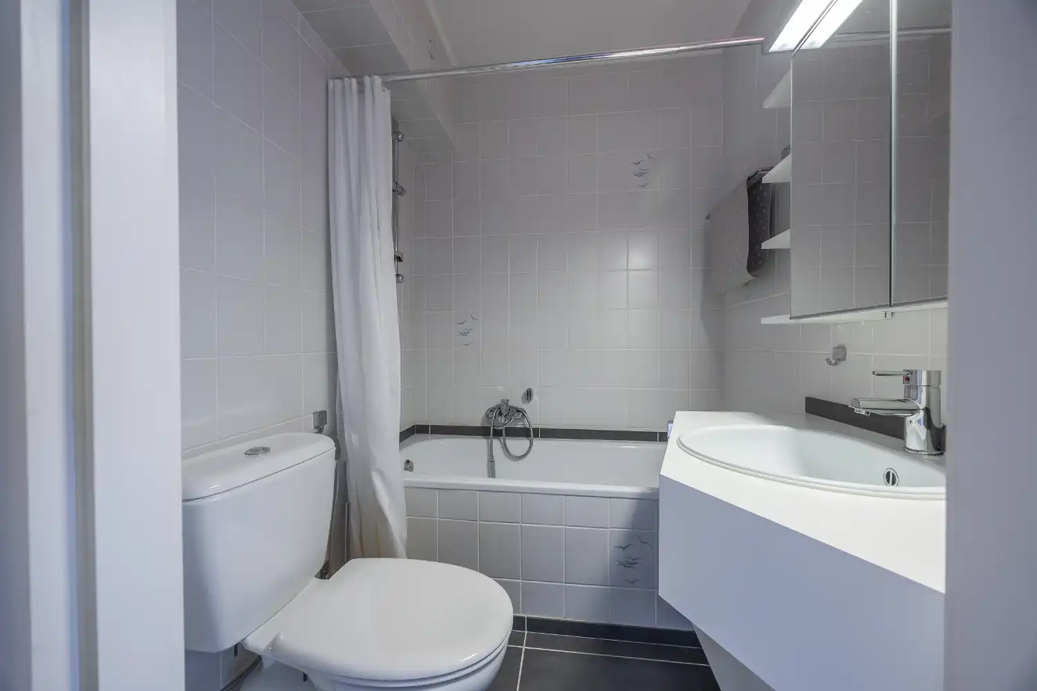 Gerenoveerde studio met frontaal zeezicht te koop in Middelkerke foto 16