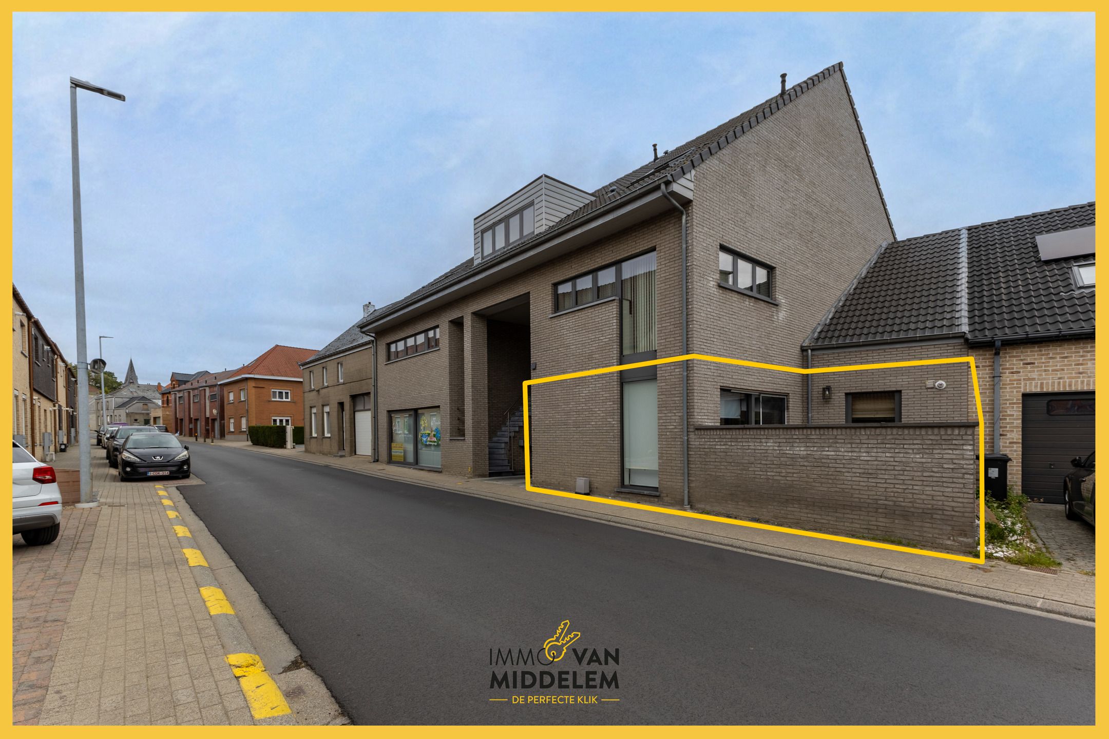 INSTAPKLAAR GELIJKVLOERS APPARTEMENT 2 KAMERS + GROOT TERRAS foto 15