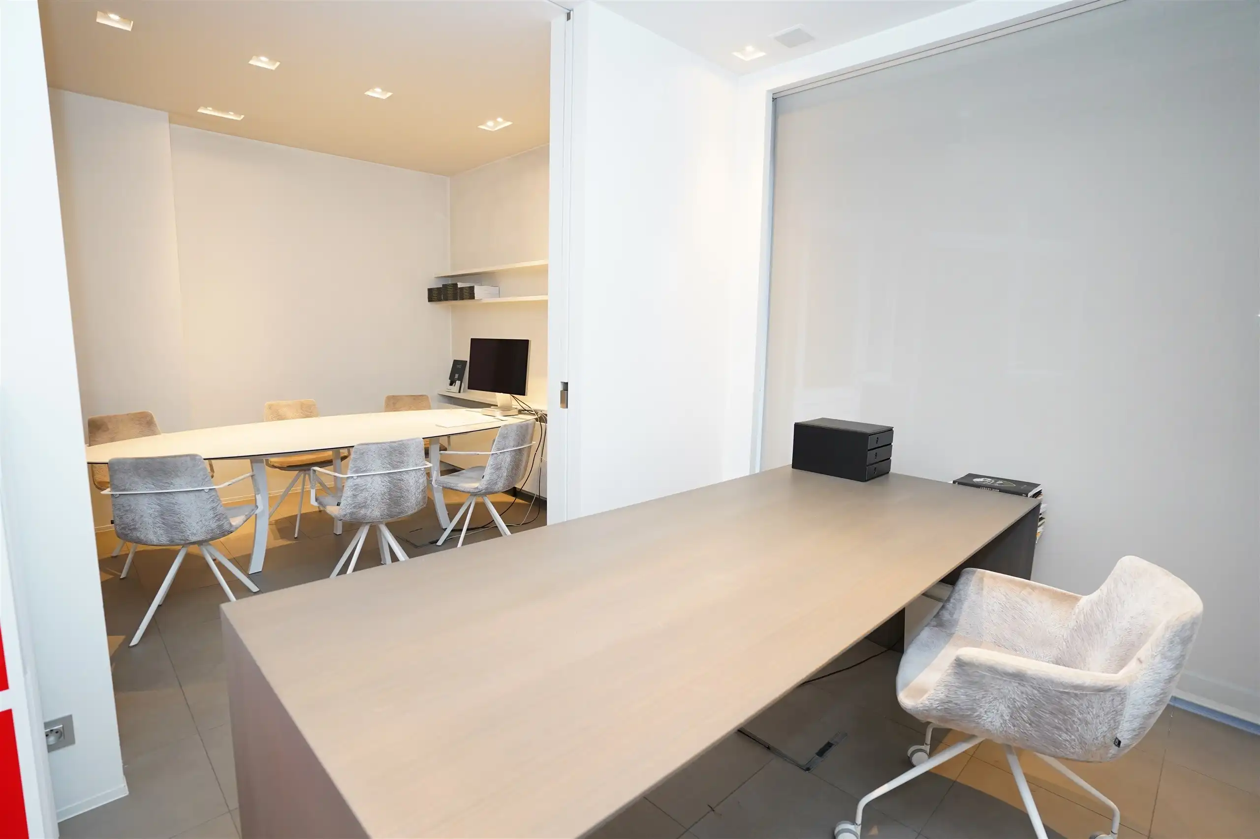 Instapklaar bureel tussen Grote Markt & Conservatoriumplein foto 11