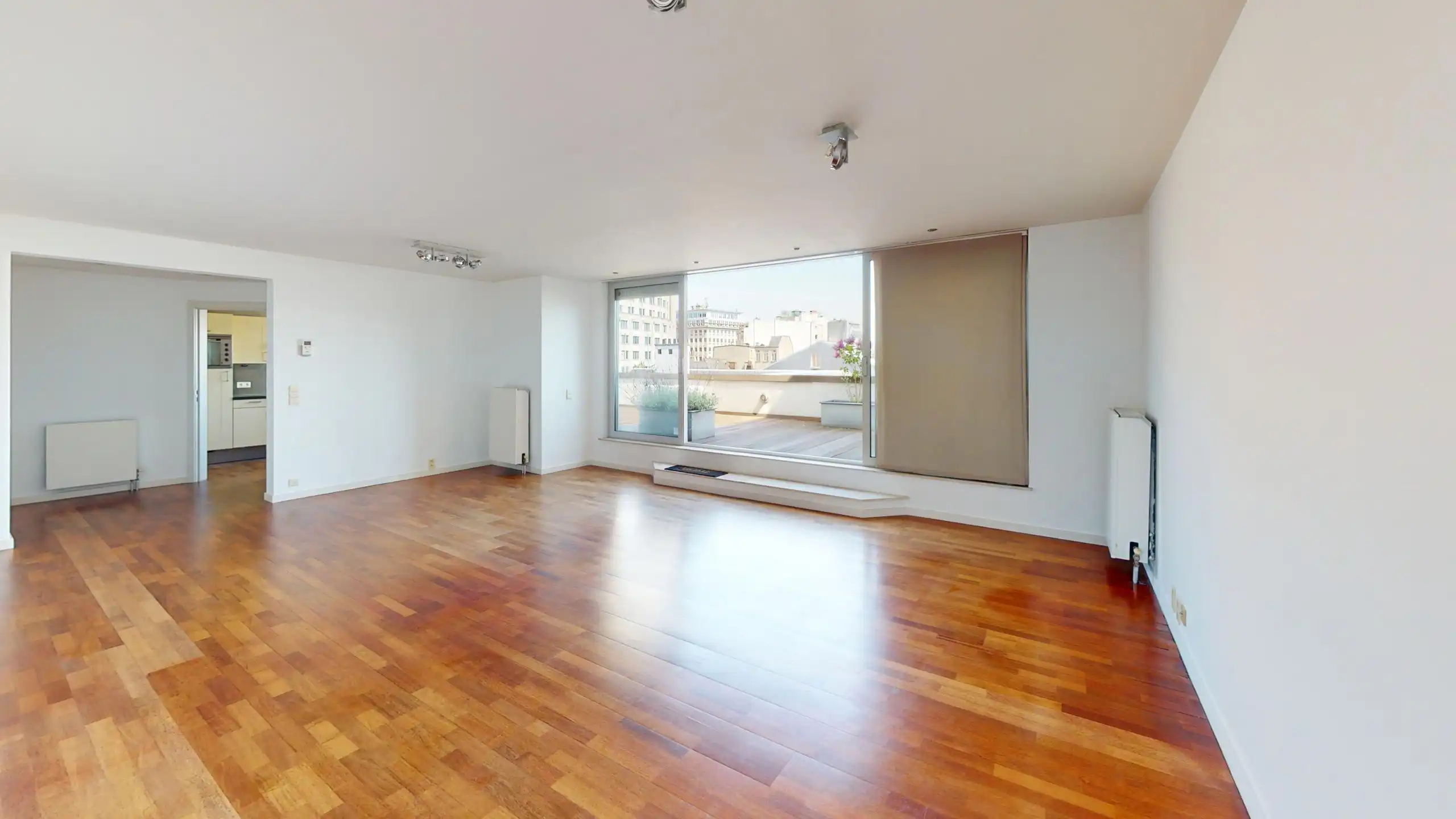 Duplex tweeslaapkamer appartement met groot terras.  foto 3