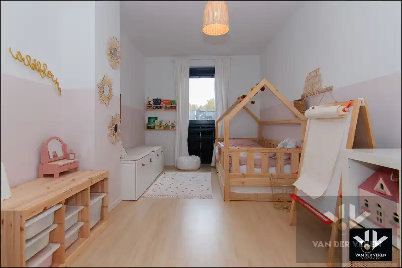 Knap ingericht, recent en lichtrijke woning met 3 ruime slpk en volledig omheinde tuin foto 13