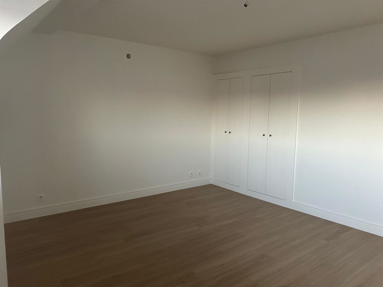Gerenoveerde woning met vier slaapkamers en garage op rustige locatie foto 22