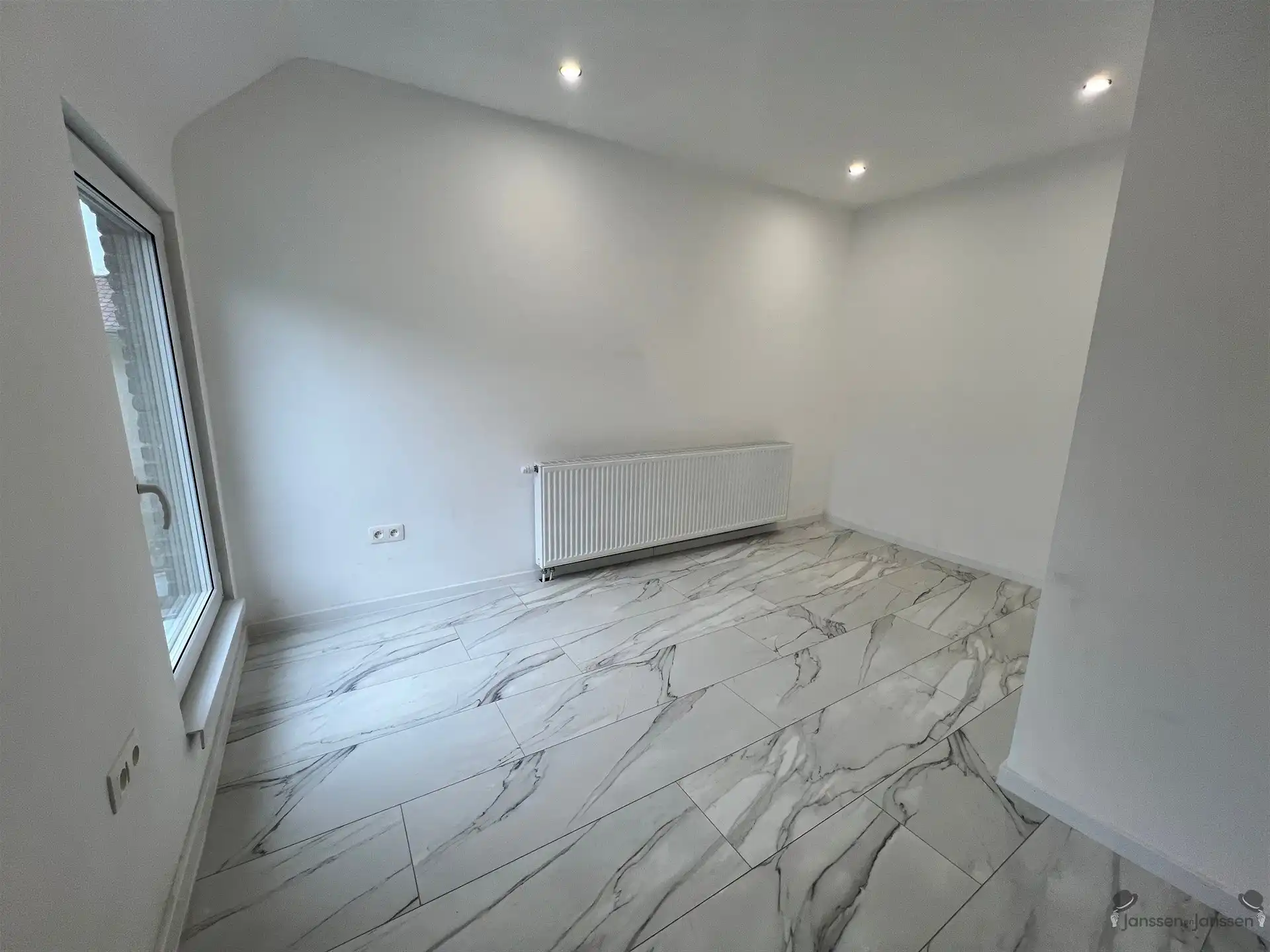 Gerenoveerde rijwoning met 2 slaapkamers foto 11