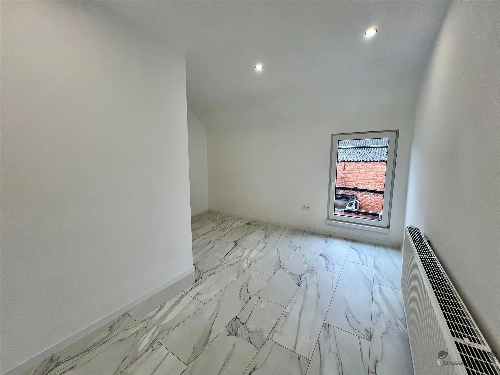 Gerenoveerde rijwoning met 2 slaapkamers foto 11