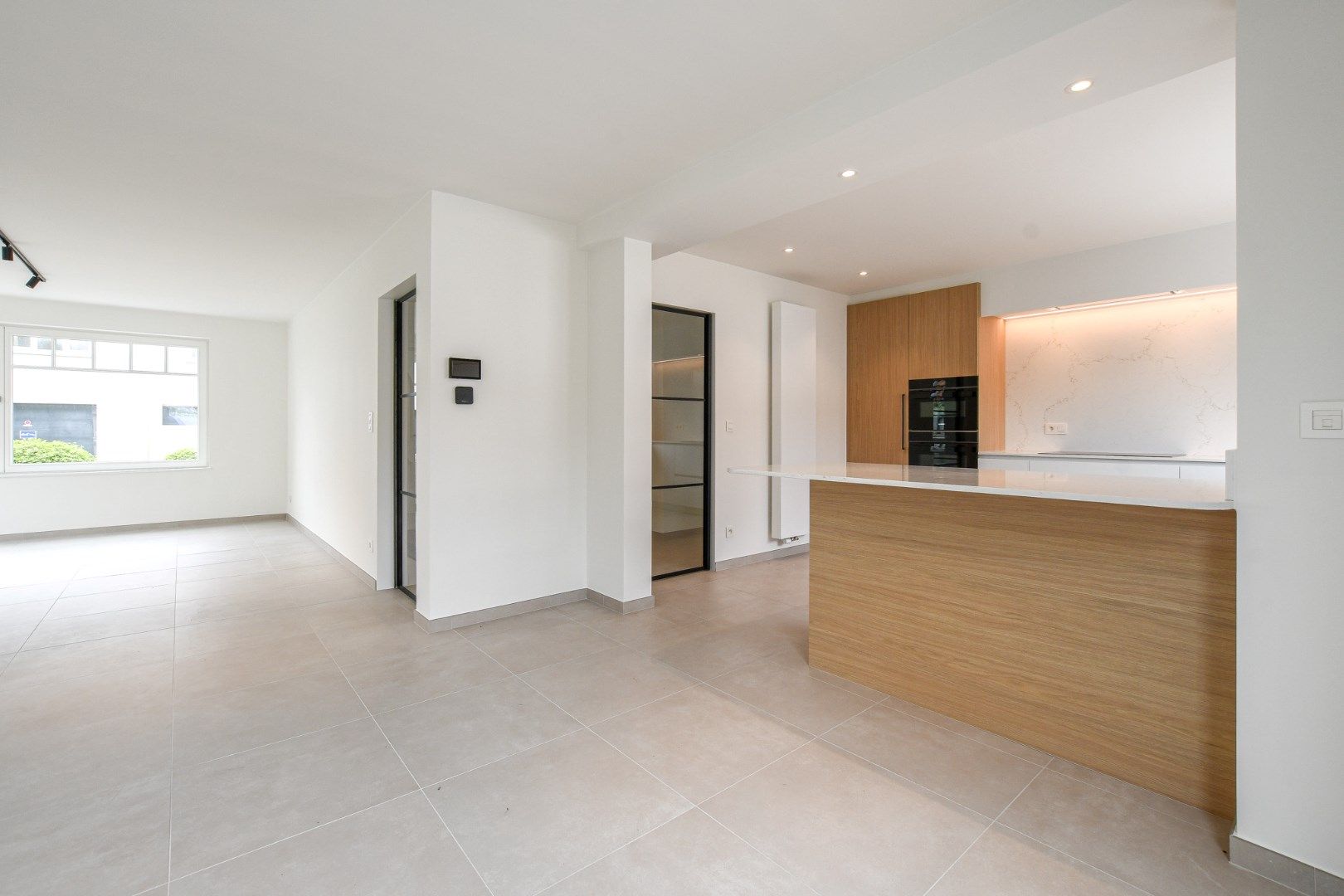 Prachtige gerenoveerde villa in het hart van Lissewege – wonen in stijl en comfort! foto 4