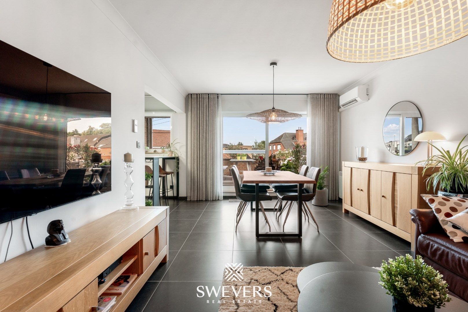 Comfortabel wonen met ruim Terras, 2 Slaapkamers, parkeerkelder & berging foto 3