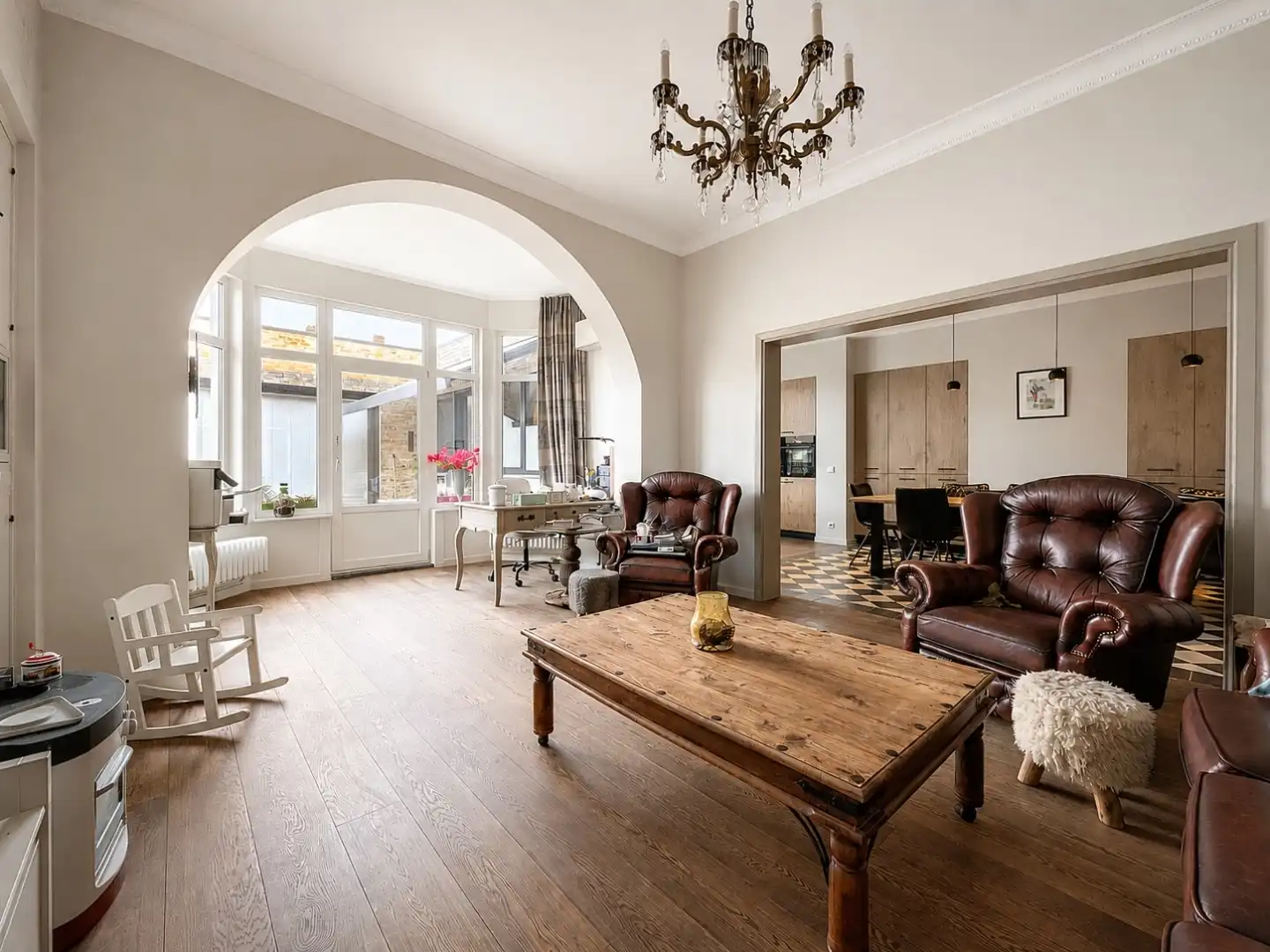 Luxueus afgewerkte woning met zwembad in Nieuwpoort-Stad foto {{pictureIndex}}