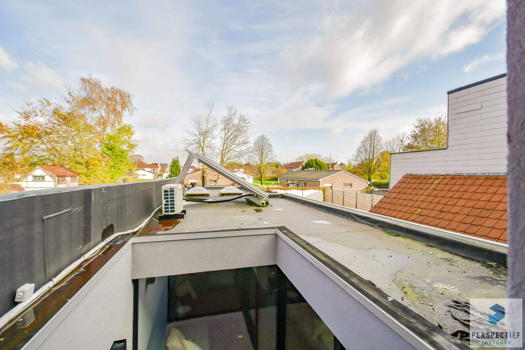 Recent (2024) gerenoveerde lichtrijke woning met tuin en uitweg foto 20