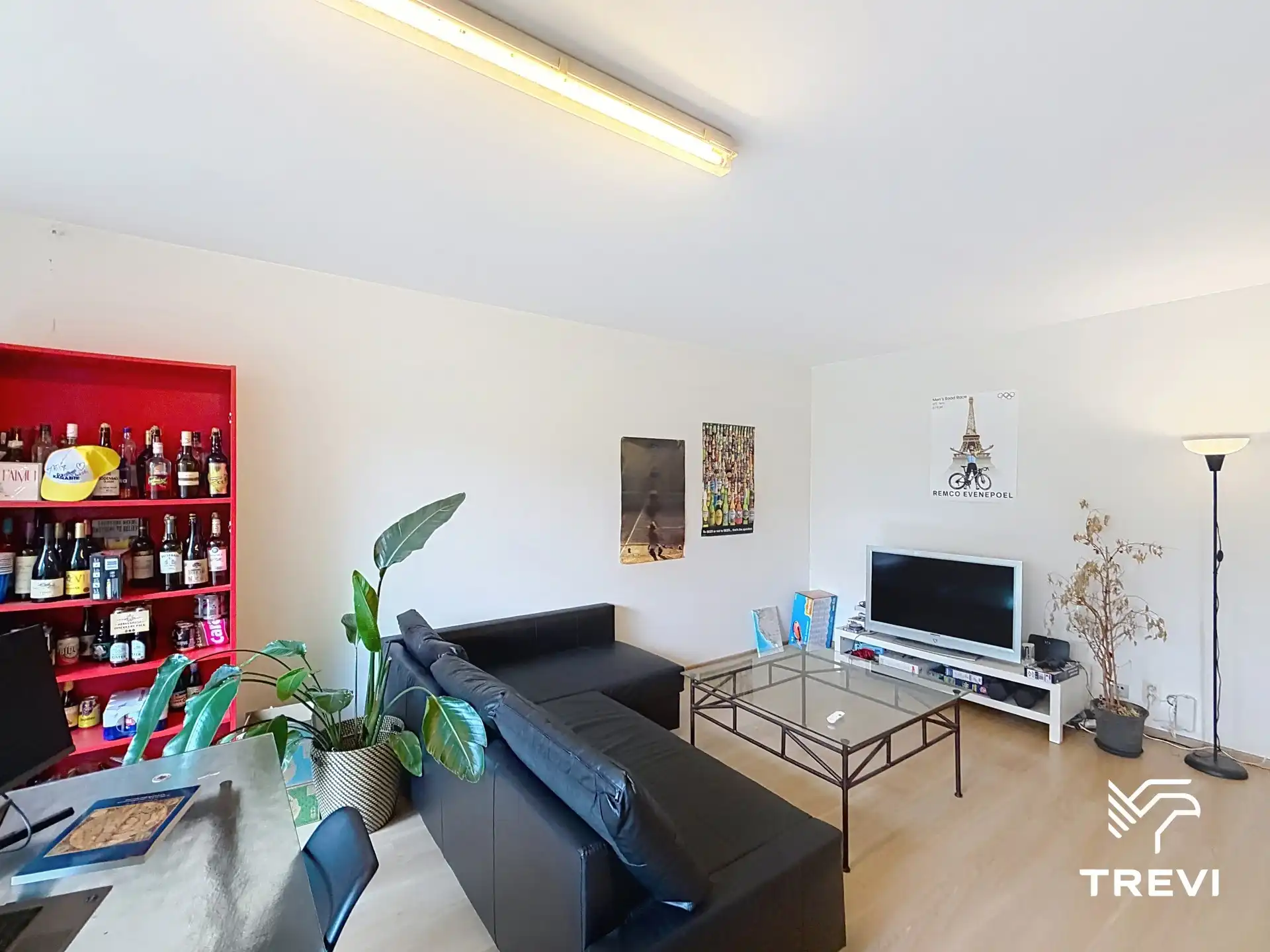Appartement met 2 slaapkamers in een omheind complex! foto 3
