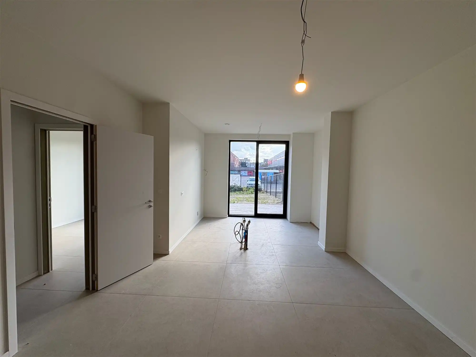 Ruim appartement met 1 slaapkamer en extra grote tuin. foto 5