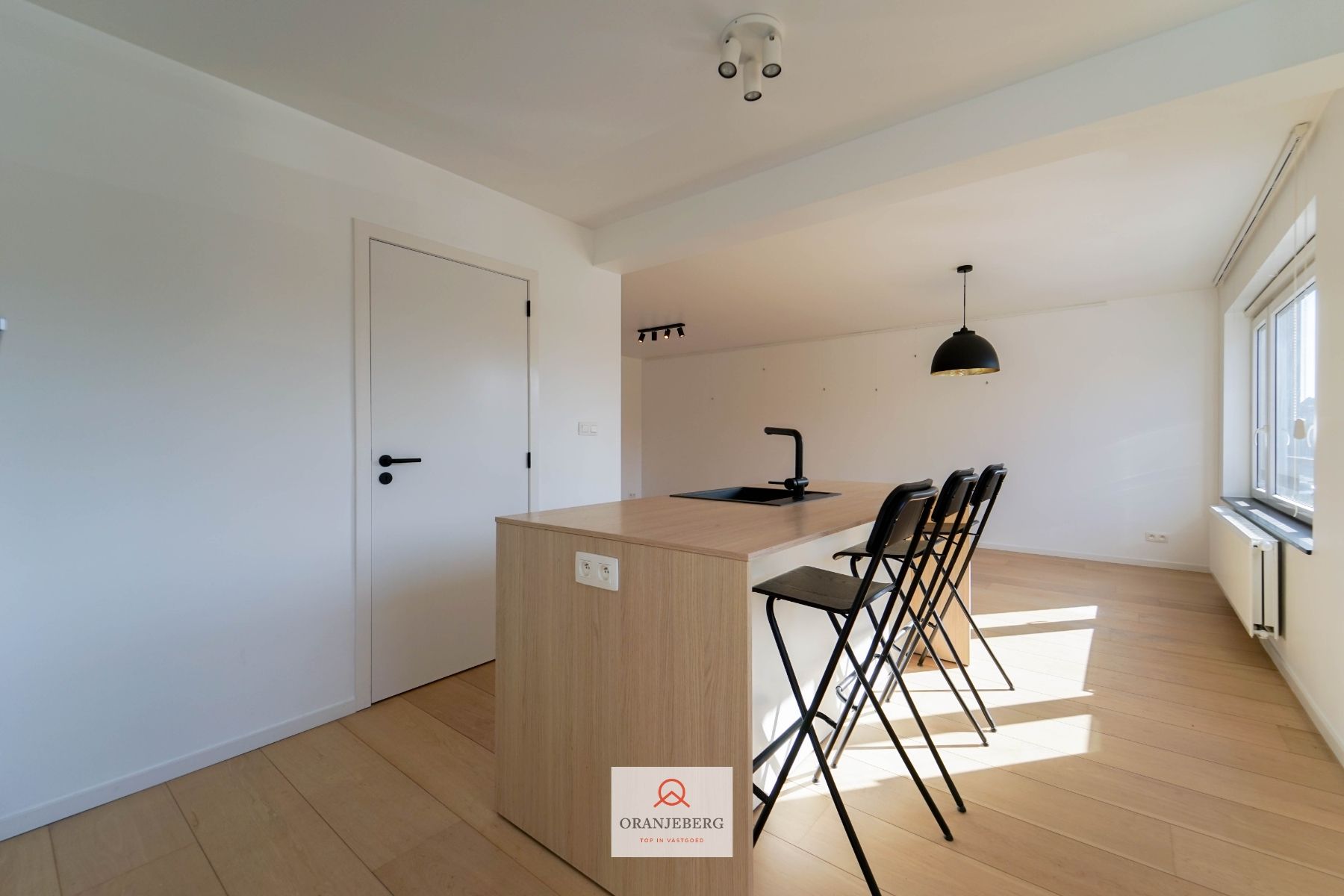 Zonnig 2 slaapkamerappartement met terrasje foto 15