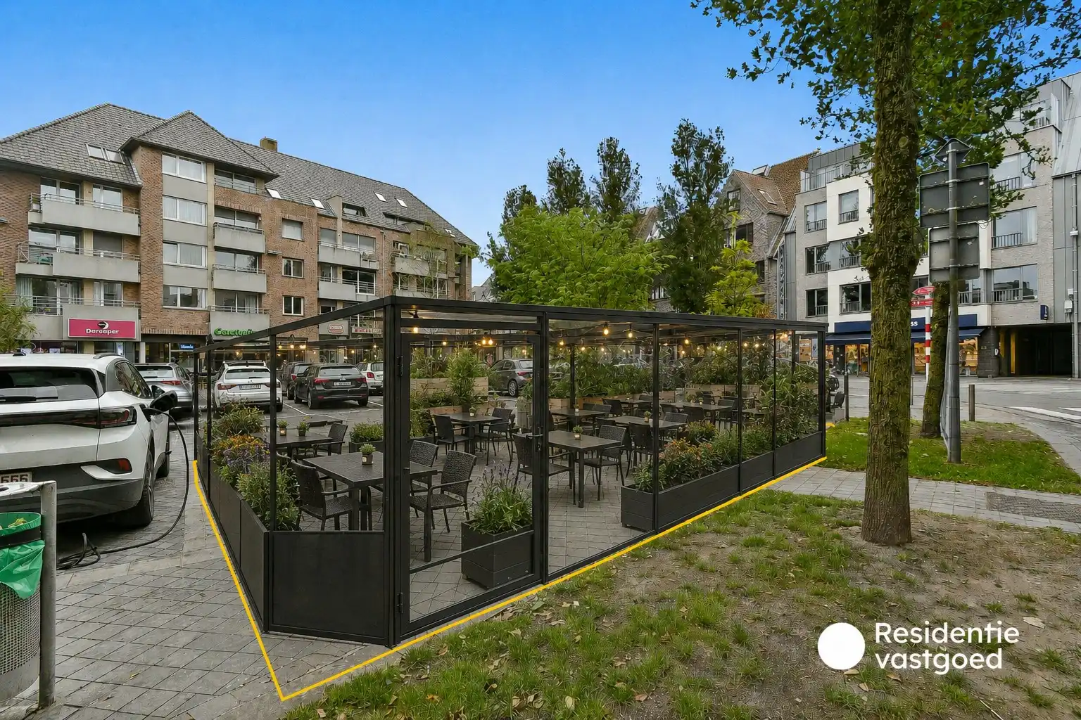 Horecazaak op topligging aan de Markt van Gistel foto 23