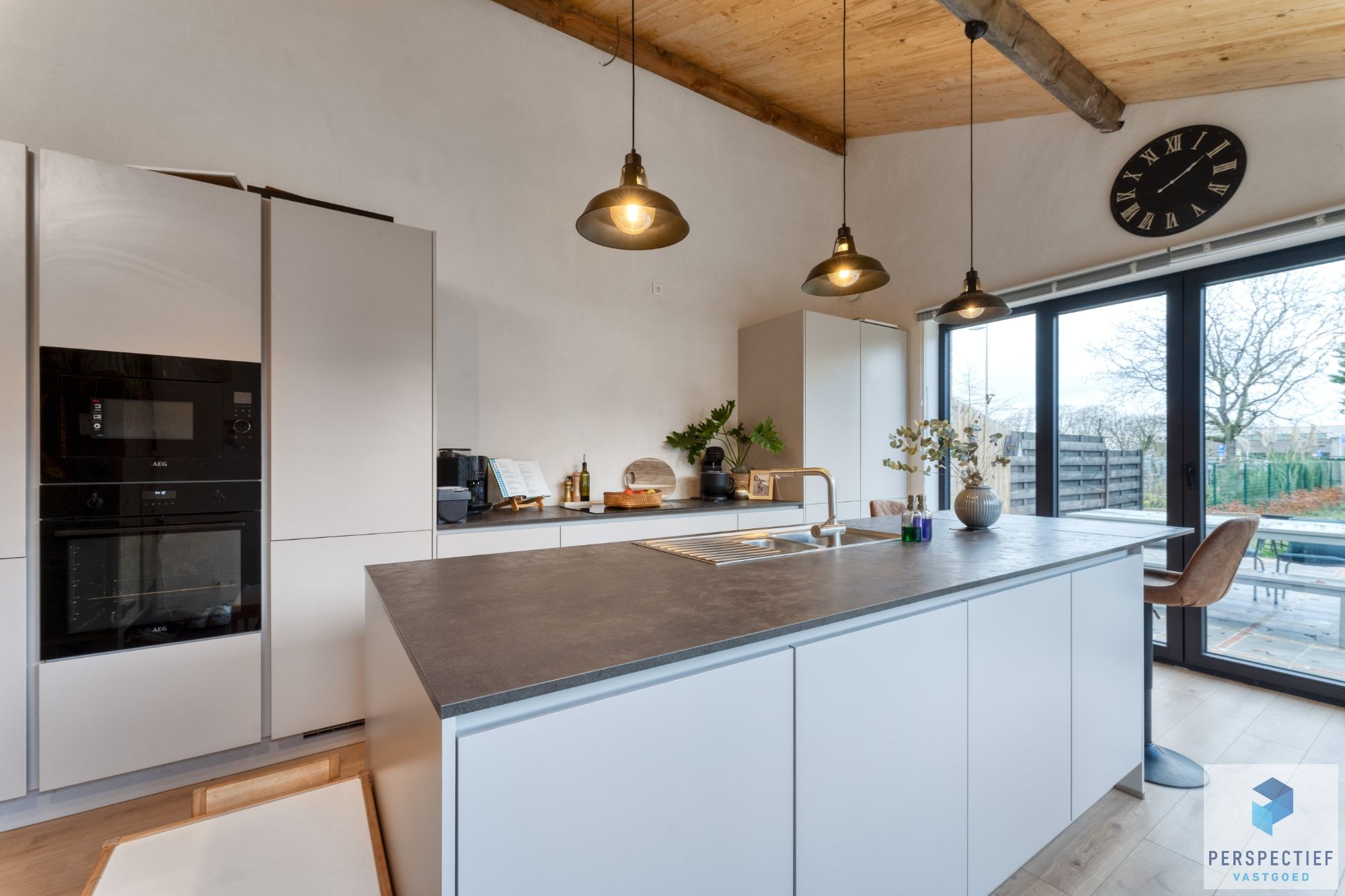 BEZOEKMOMENT ZATERDAG 6/12 VAN 16U30 TOT 18U | Uiterst GOED gelegen VERNIEUWDE woning met GROTE tuin foto 9