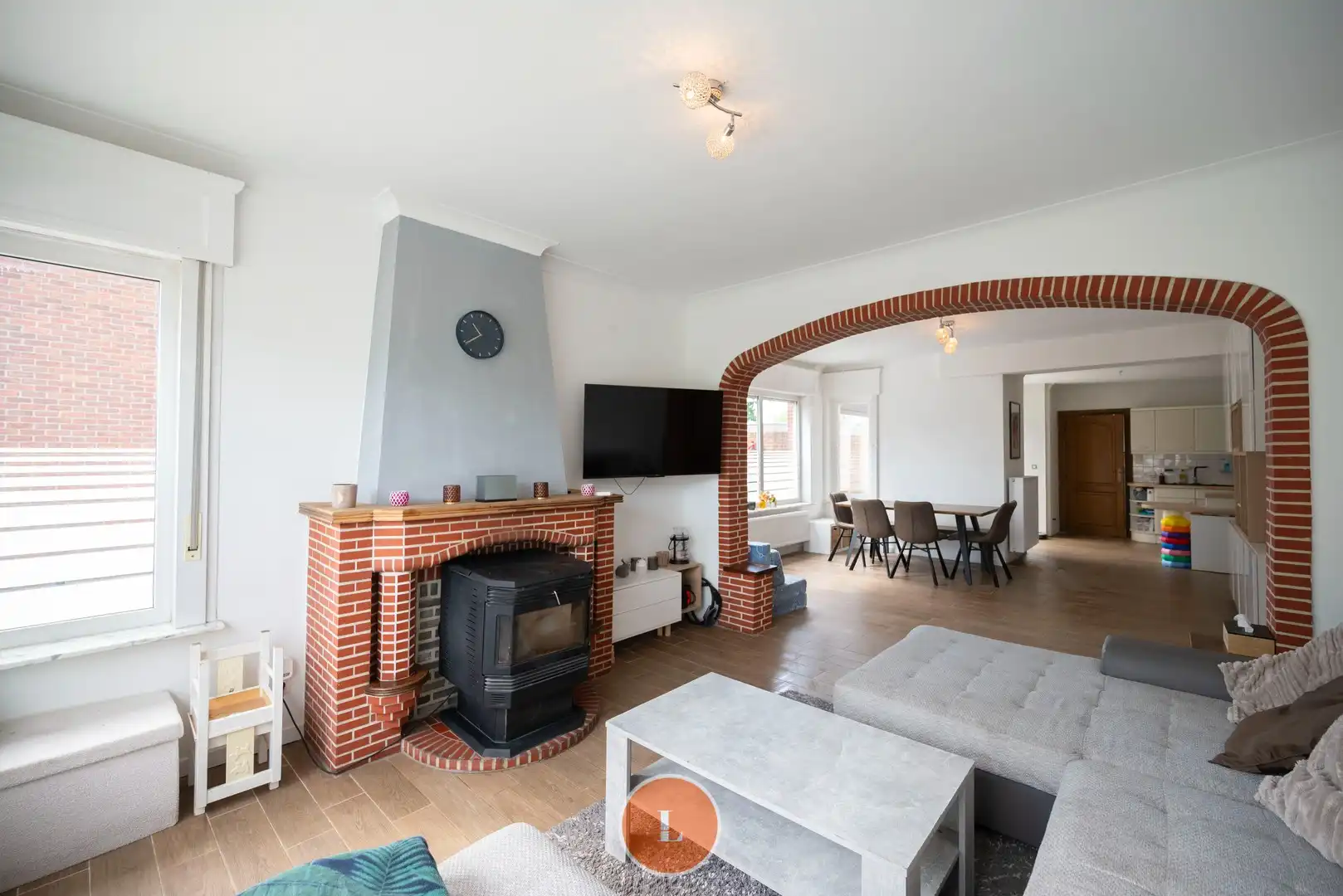 Halfopen woning met 2 slaapkamers (4 mogelijk) en garage foto 3