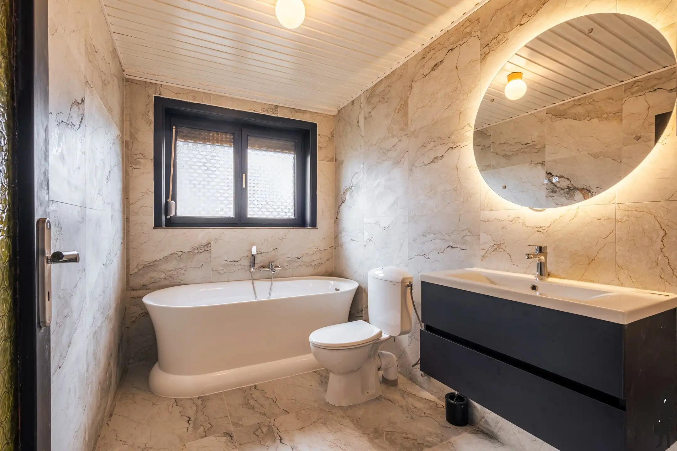 Karakteristieke split-level woning met 3 slpk. nabij park foto 9