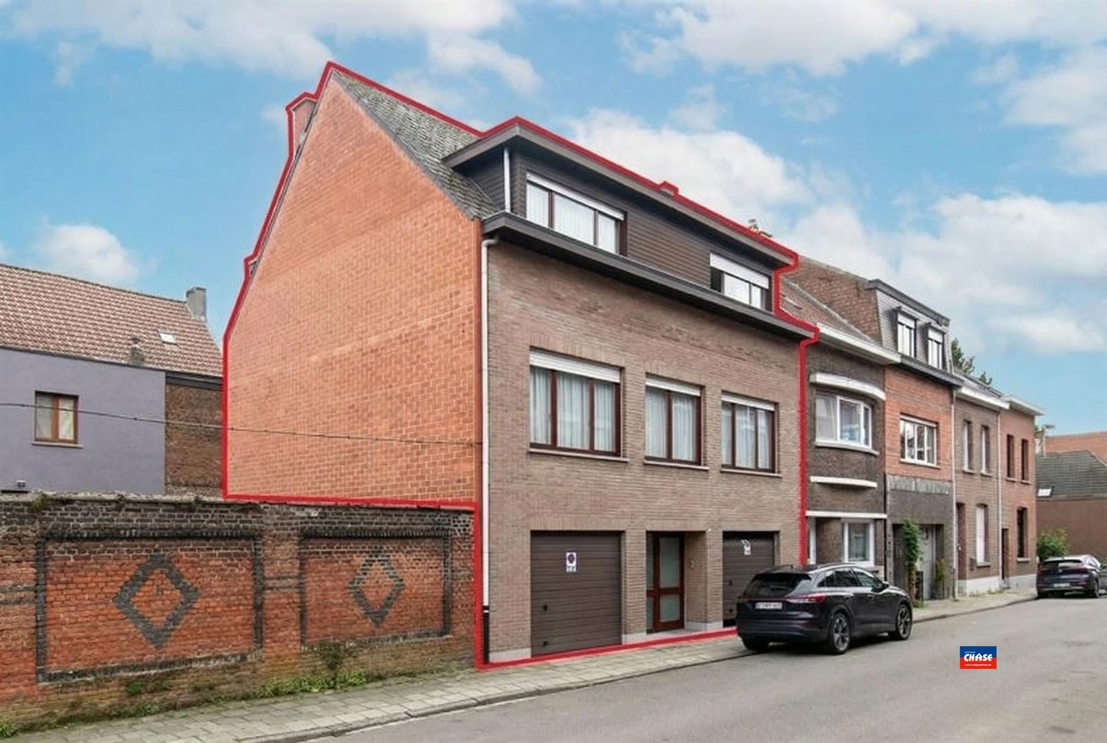 Bel-étage woning met 4 slaapkamers, 2 garages en EPC-C foto {{pictureIndex}}