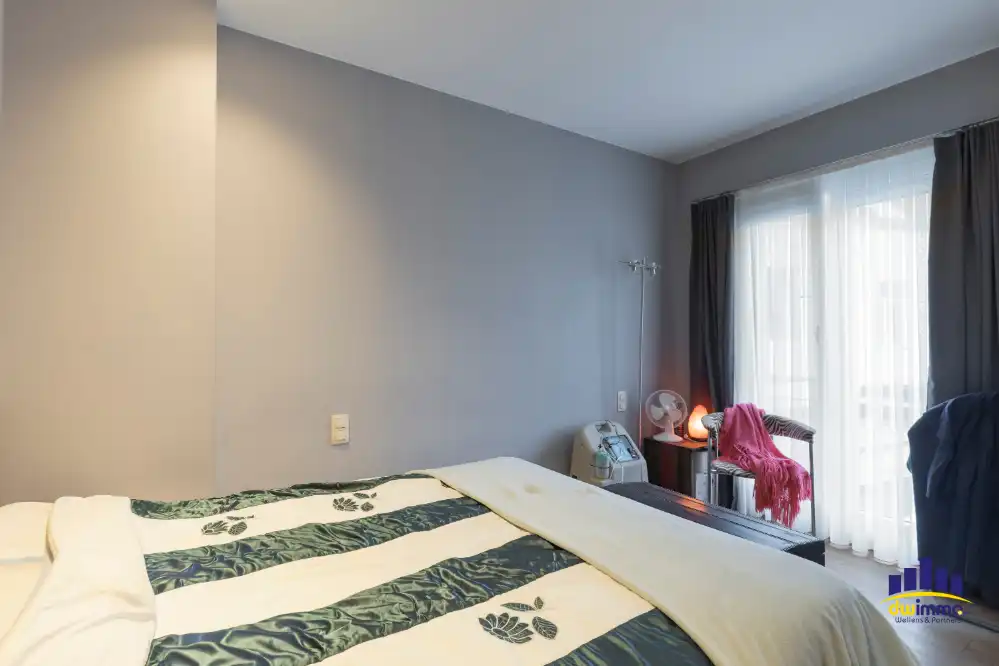 Ruime woning met 3 slaapkamers en gezellige koer in Ledeberg. foto 11
