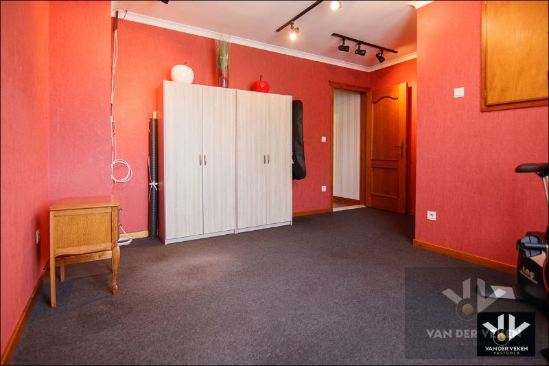 INSTAPKLAAR GEHEEL VAN MAAR LIEFST 370m² OP RUSTIGE LOCATIE foto 19