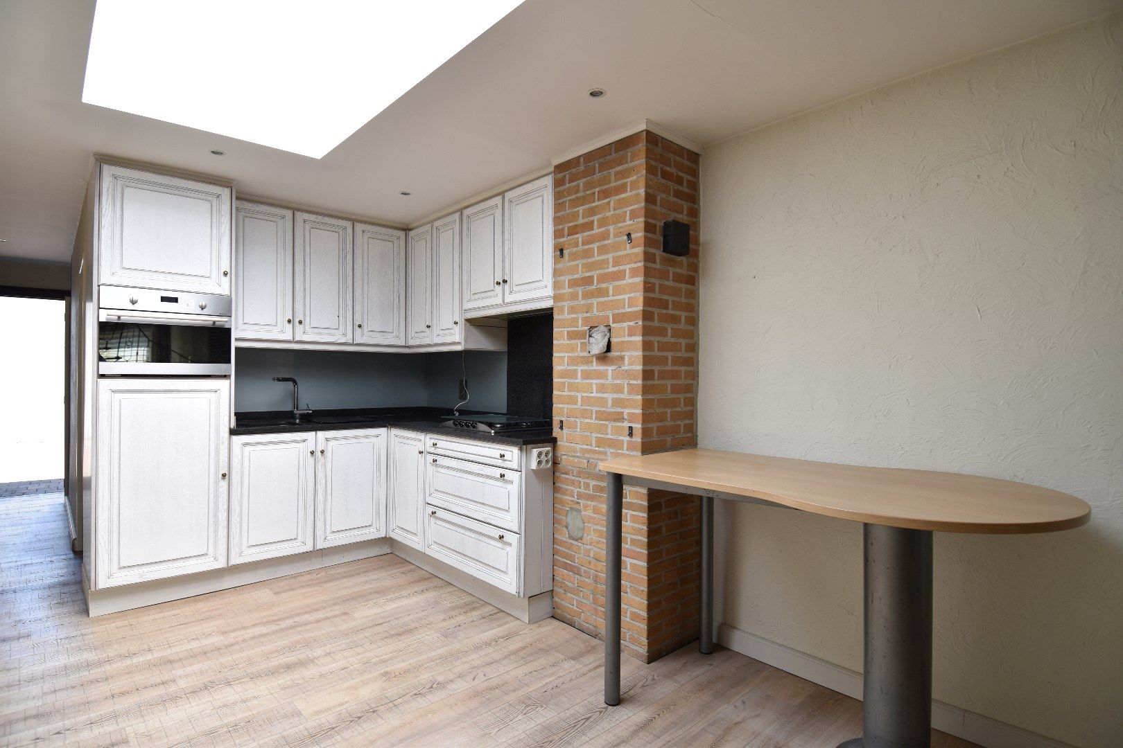 Gezellige stadswoning met 4 slaapkamers en terras te koop nabij Kortrijk-centrum foto 3