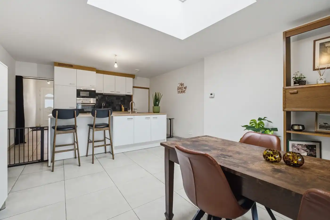 GERENOVEERDE WONING MET 3 SLAAPKAMERS EN GARAGE foto 3