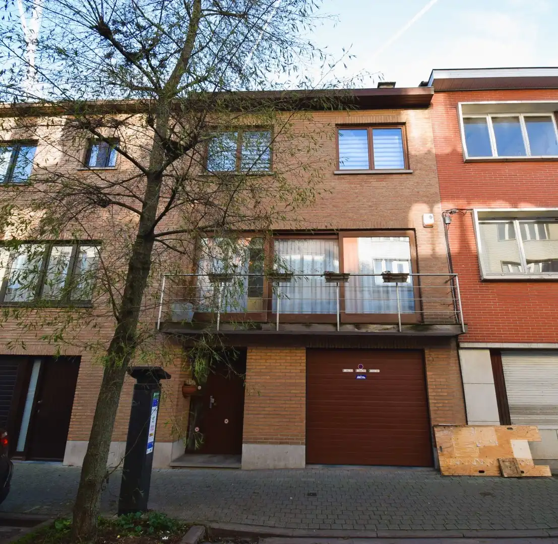 "Bel-etage" woning foto {{pictureIndex}}