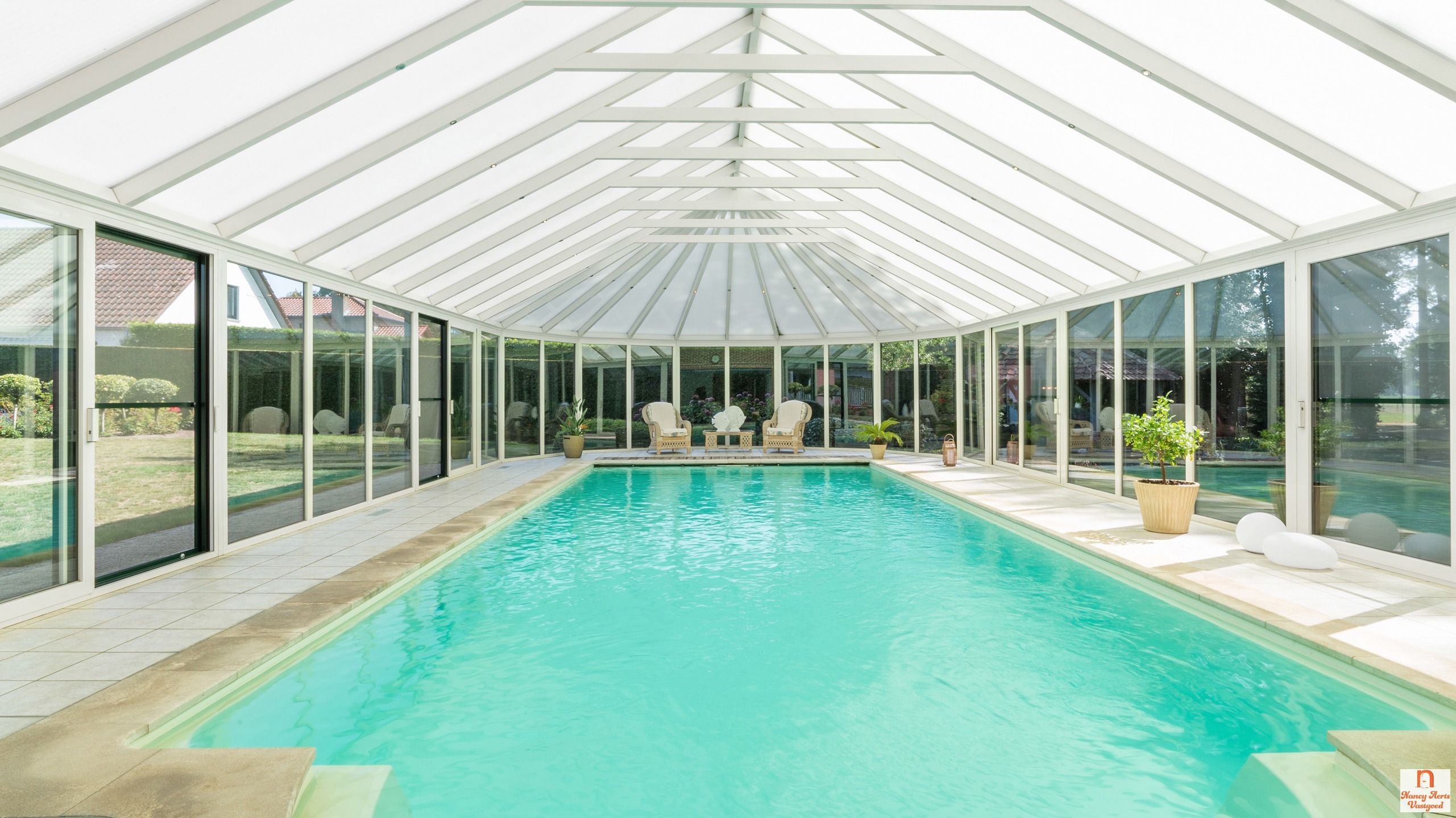 Luxueuze villa met overdekt zwembad, bos en weiland foto 28