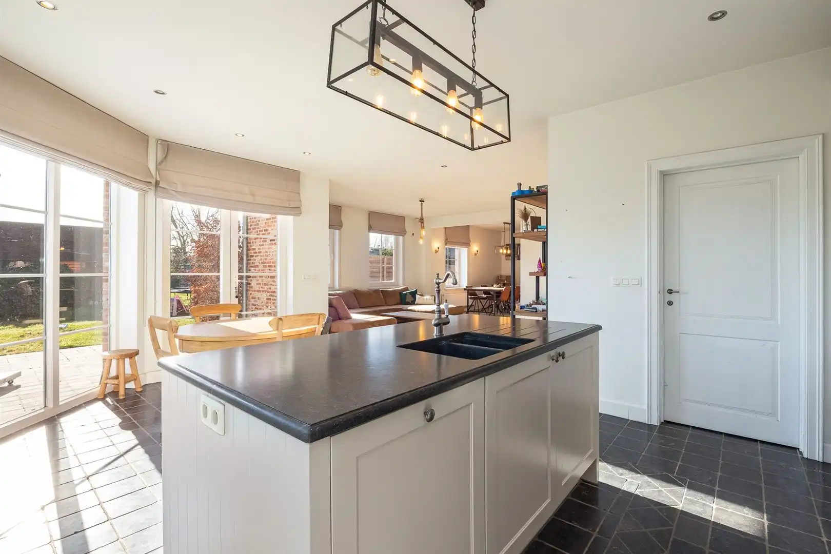 Ruime instapklare woning met 4 slaapkamers! foto 7