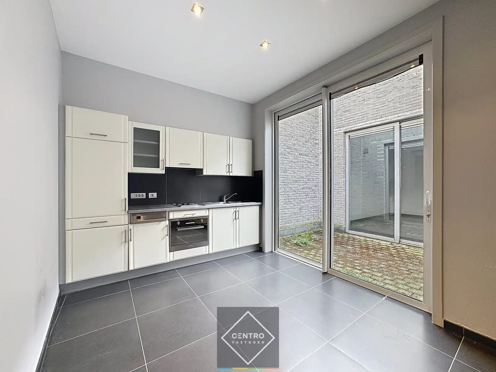 Centraal gelegen pand te Roeselare aan ZEER interessante prijs! foto 6