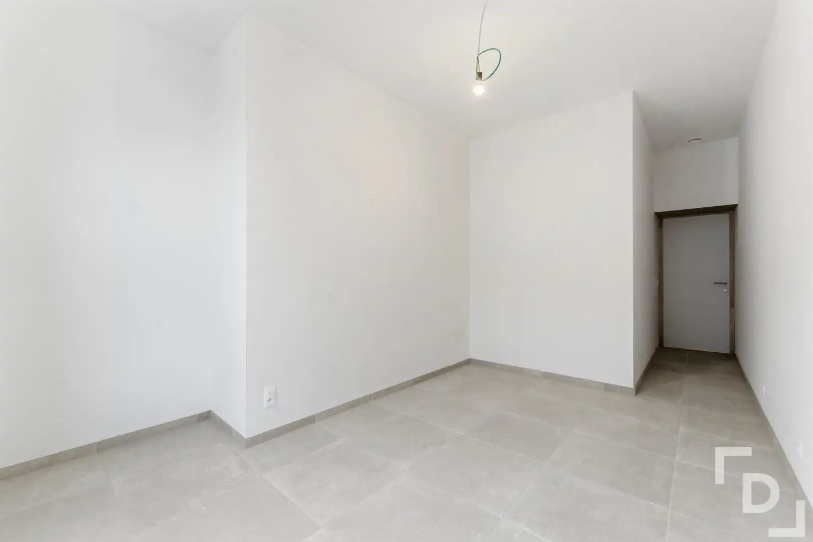 Nieuwbouwappartement met ruim terras te koop in centrum Ieper. foto 7