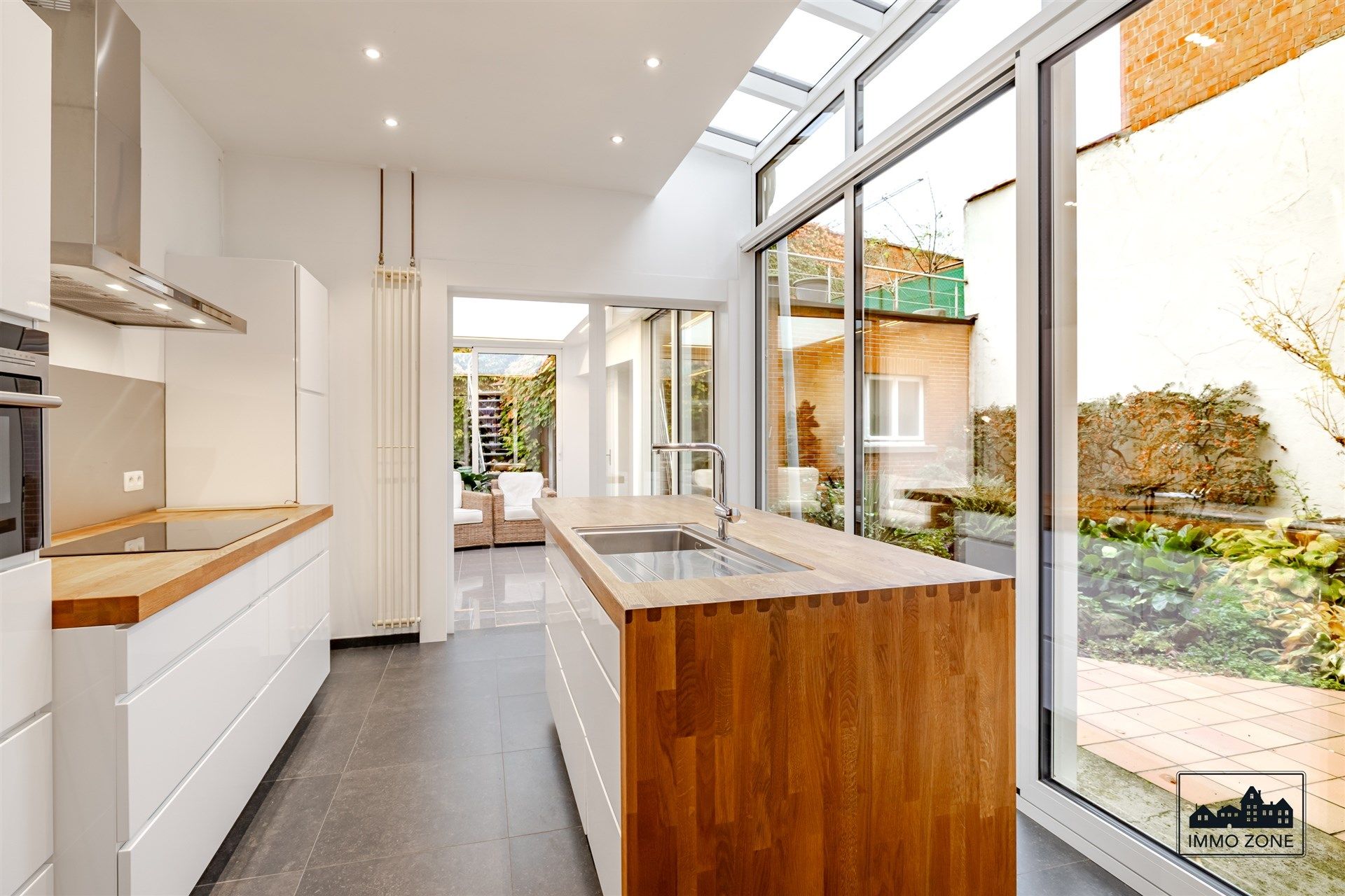 Herenhuis met dubbele garage op steenworp van Grote Markt foto 5