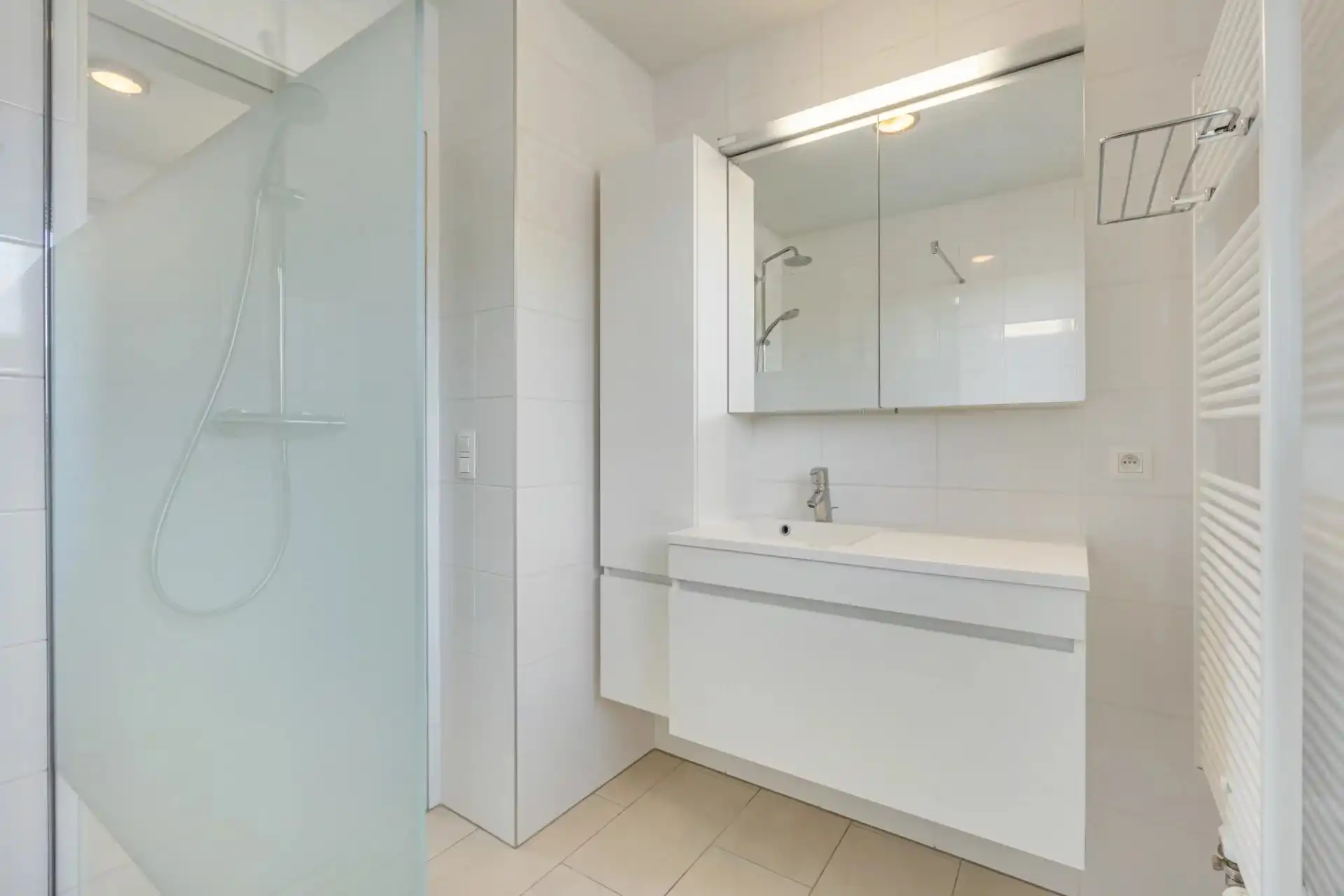 Instapklaar appartement met ruim terras in Heusden foto 6