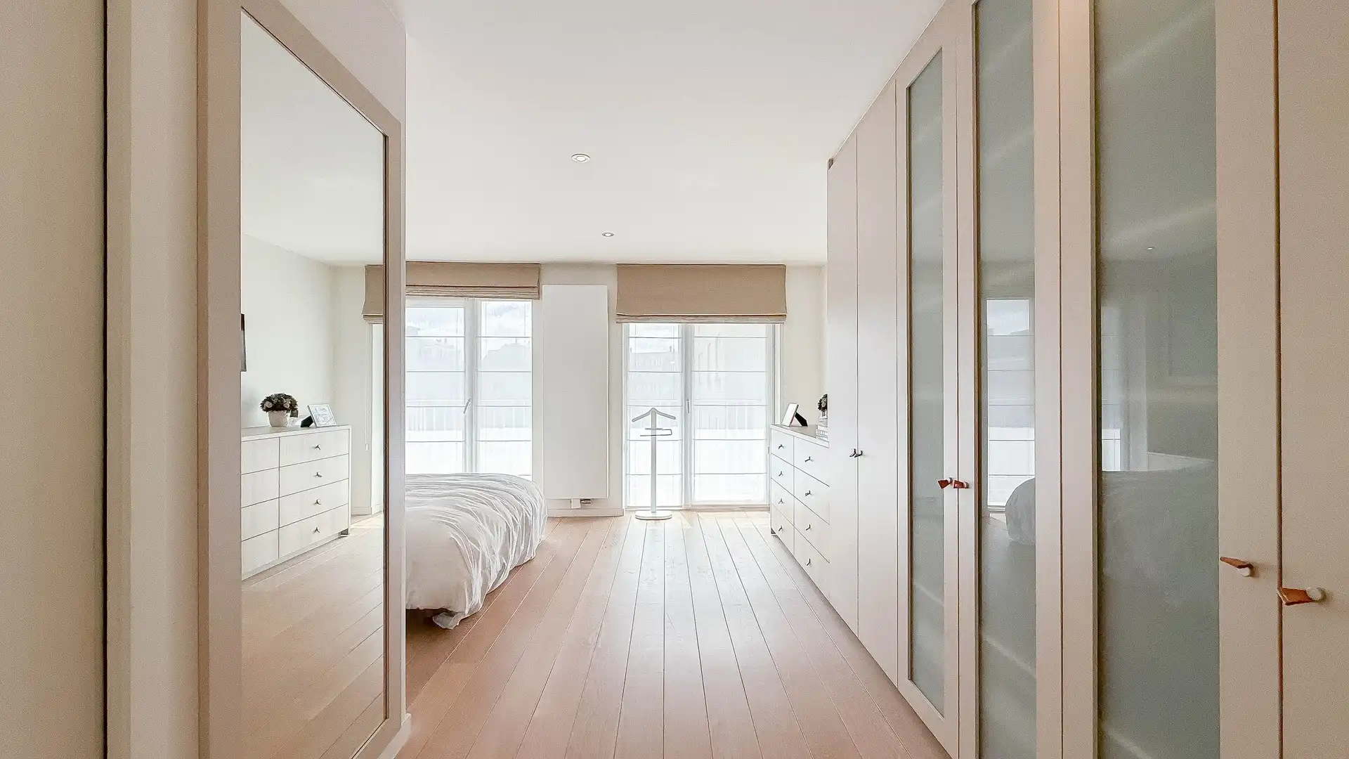 Ruim appartement van 163m² met 11 m² façade in de Dumortierlaan. foto 15