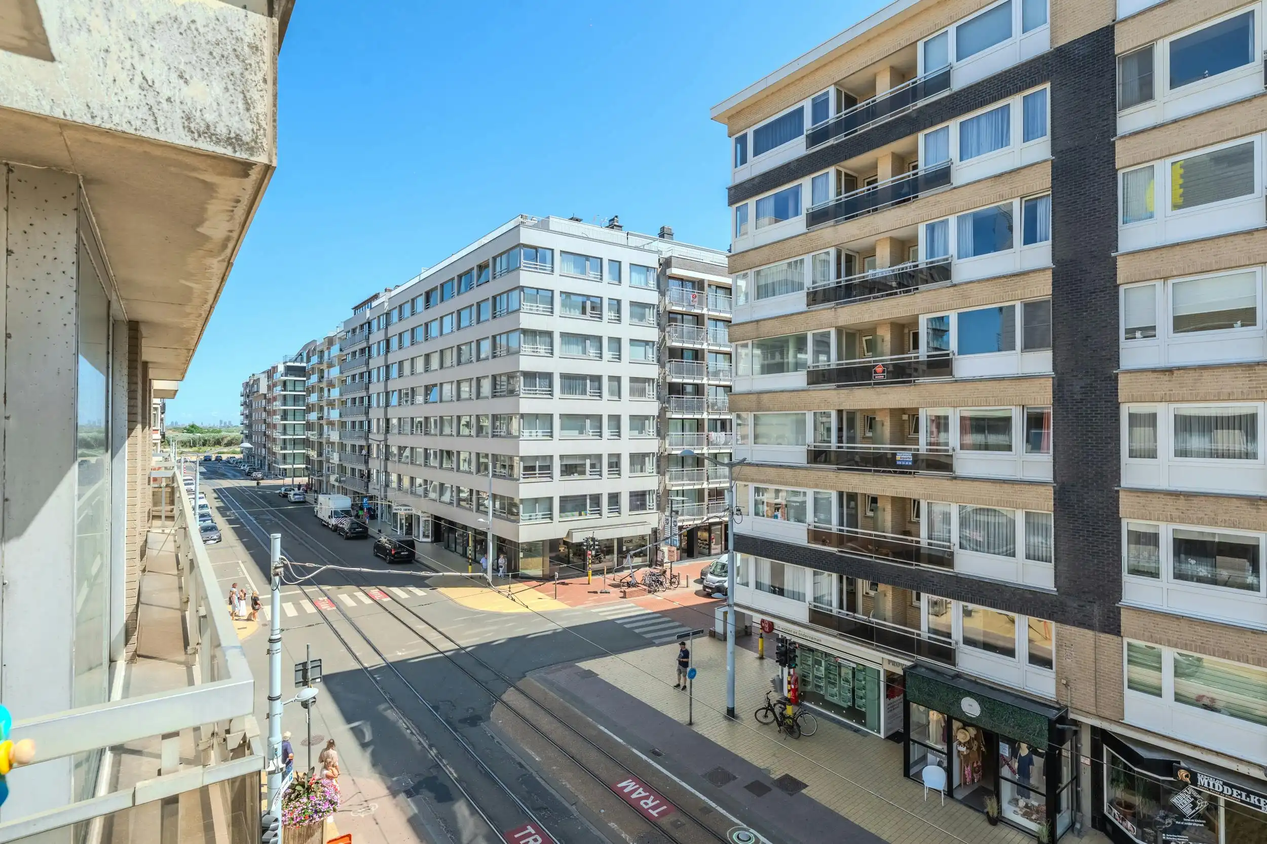 Gerenoveerd 2 slaapkamer appartement op topligging! foto 17