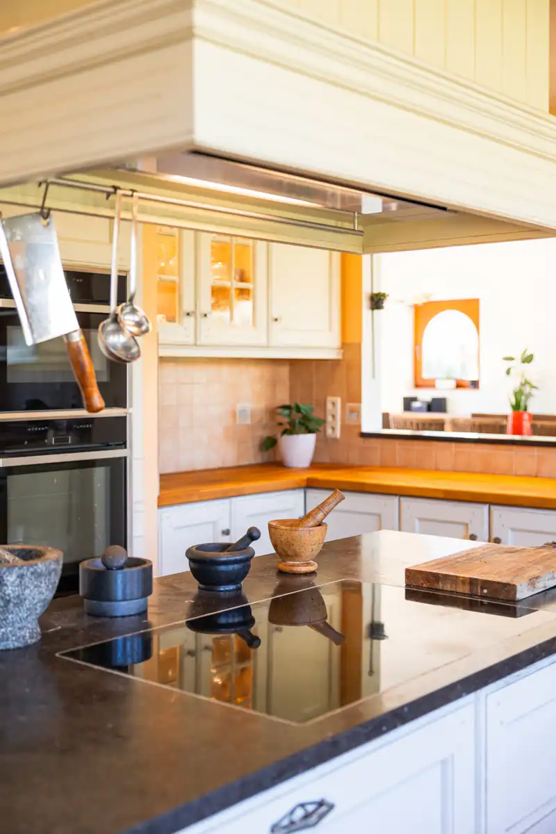 Rustig gelegen ruime villa in Spaanse stijl met grote tuin foto 14