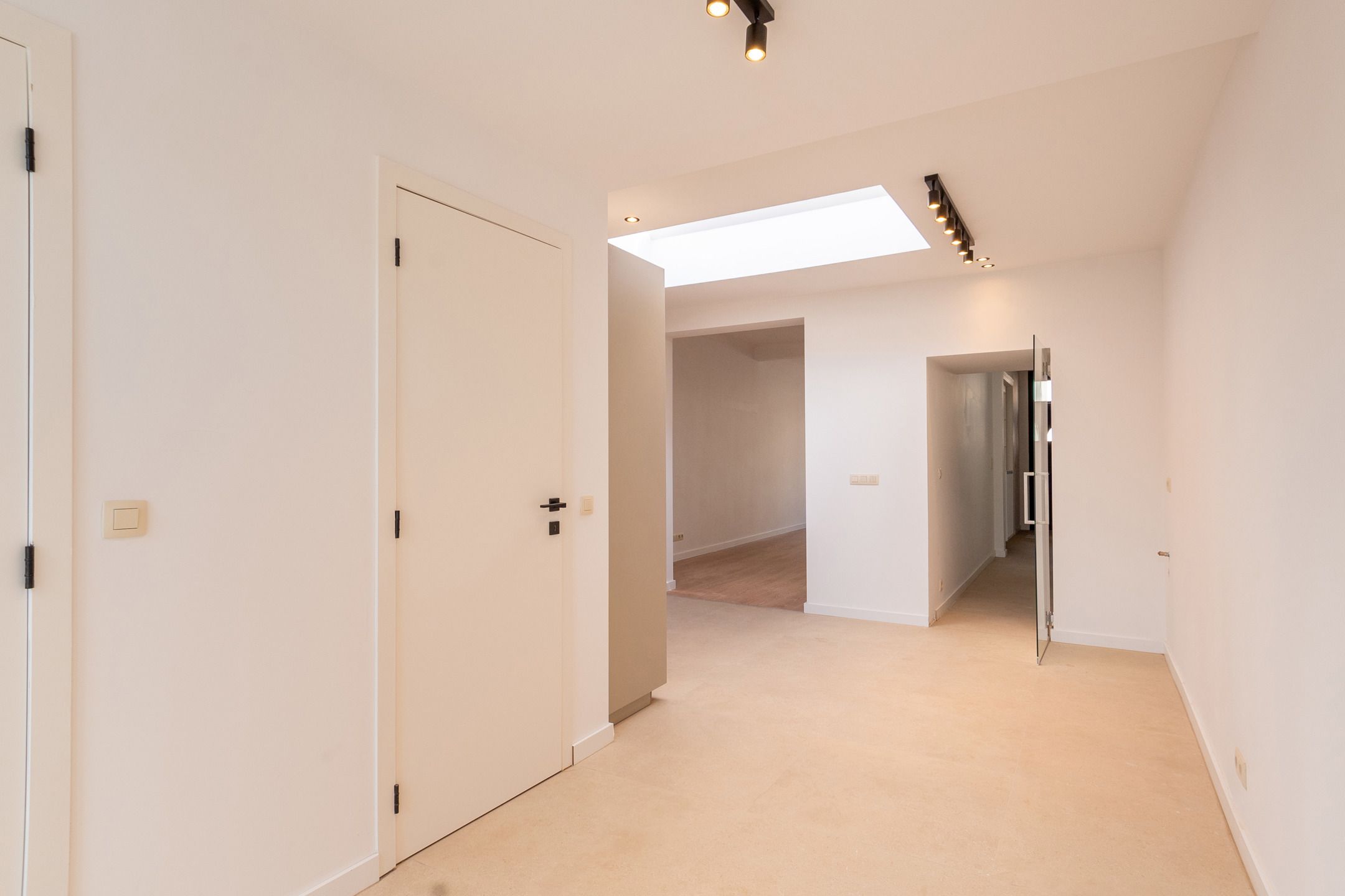Volledig vernieuwde woning met 2 ruime slaapkamers! foto 9