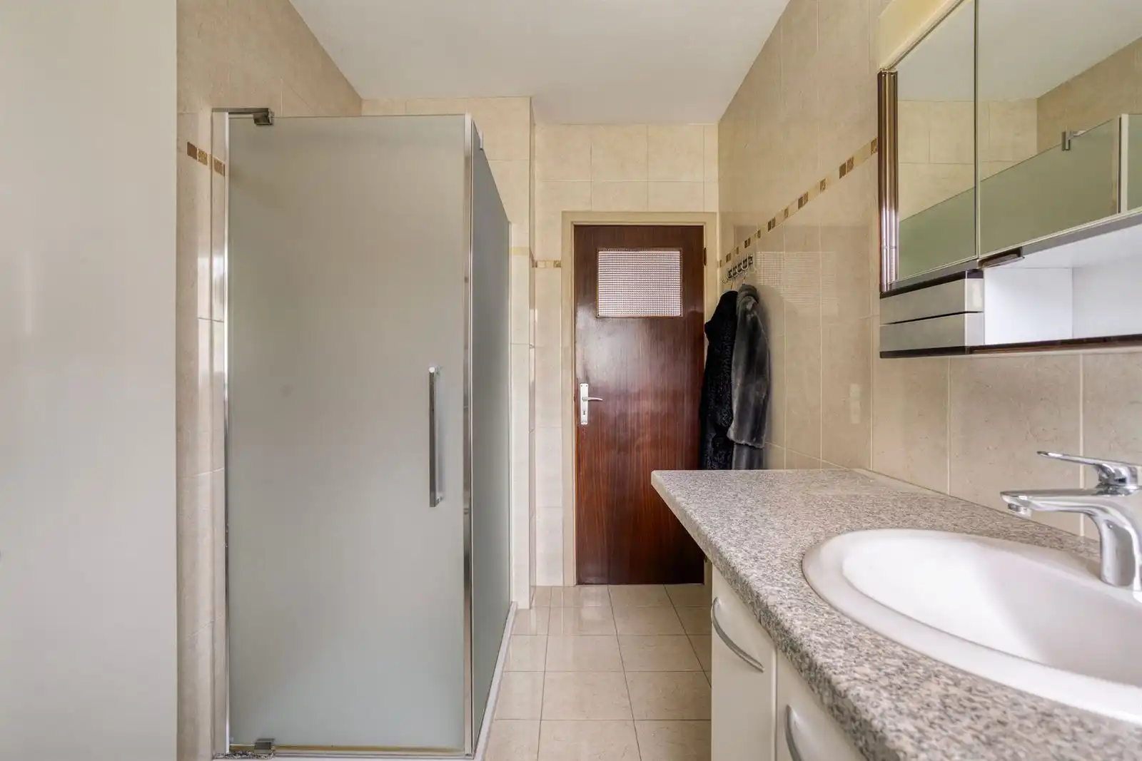 Prachtig gelegen bungalow met 3 à 4 slaapkamers op 6a 53ca foto 17