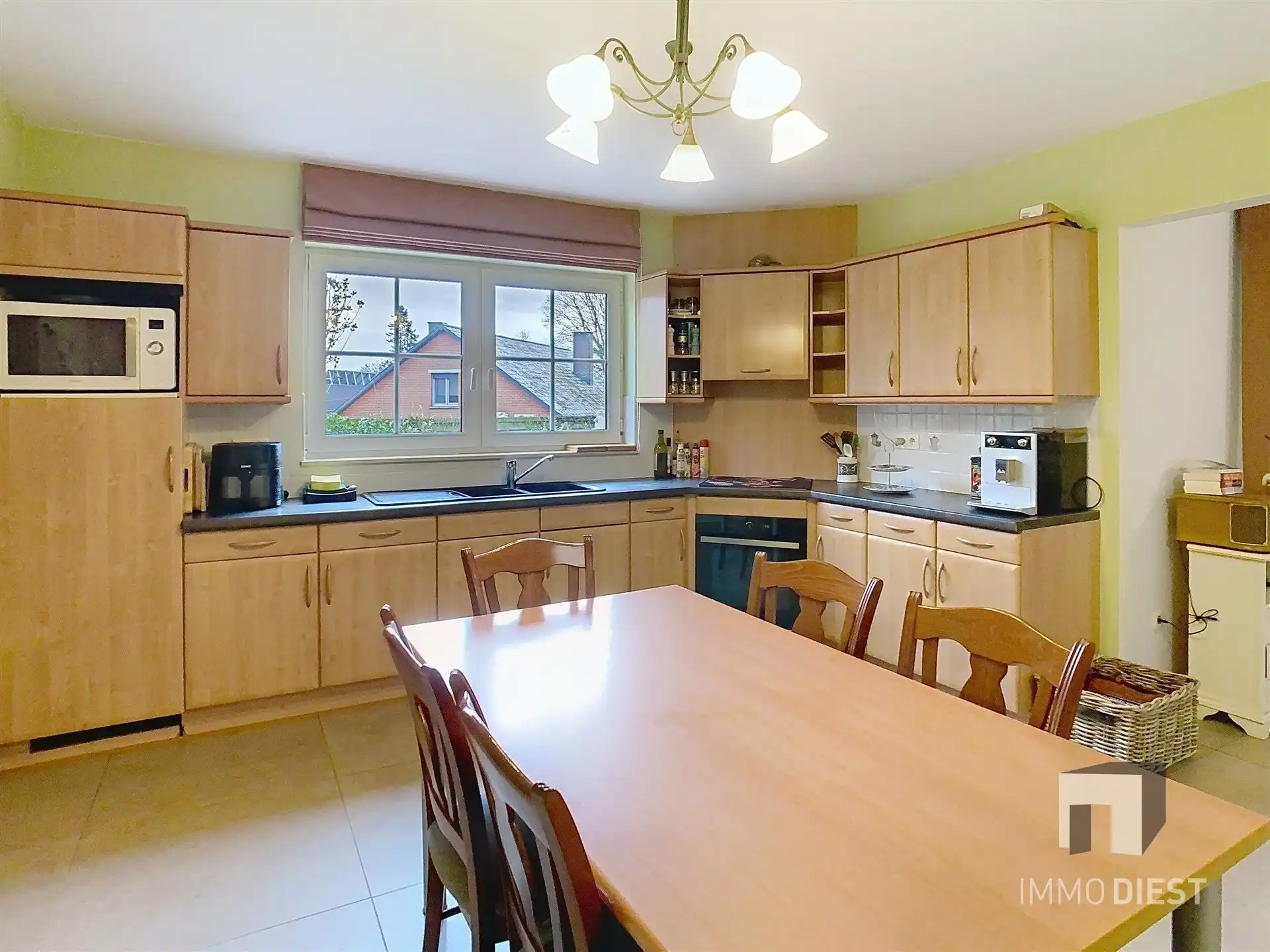 Woning met 4 slpks in residentiële wijk foto 8