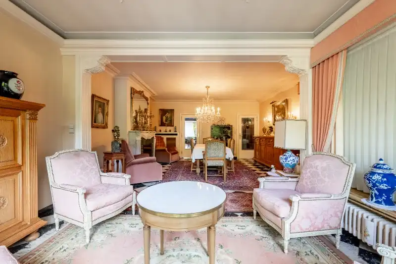 Centraal gelegen ruime woning met 4 slaapkamers. foto 10