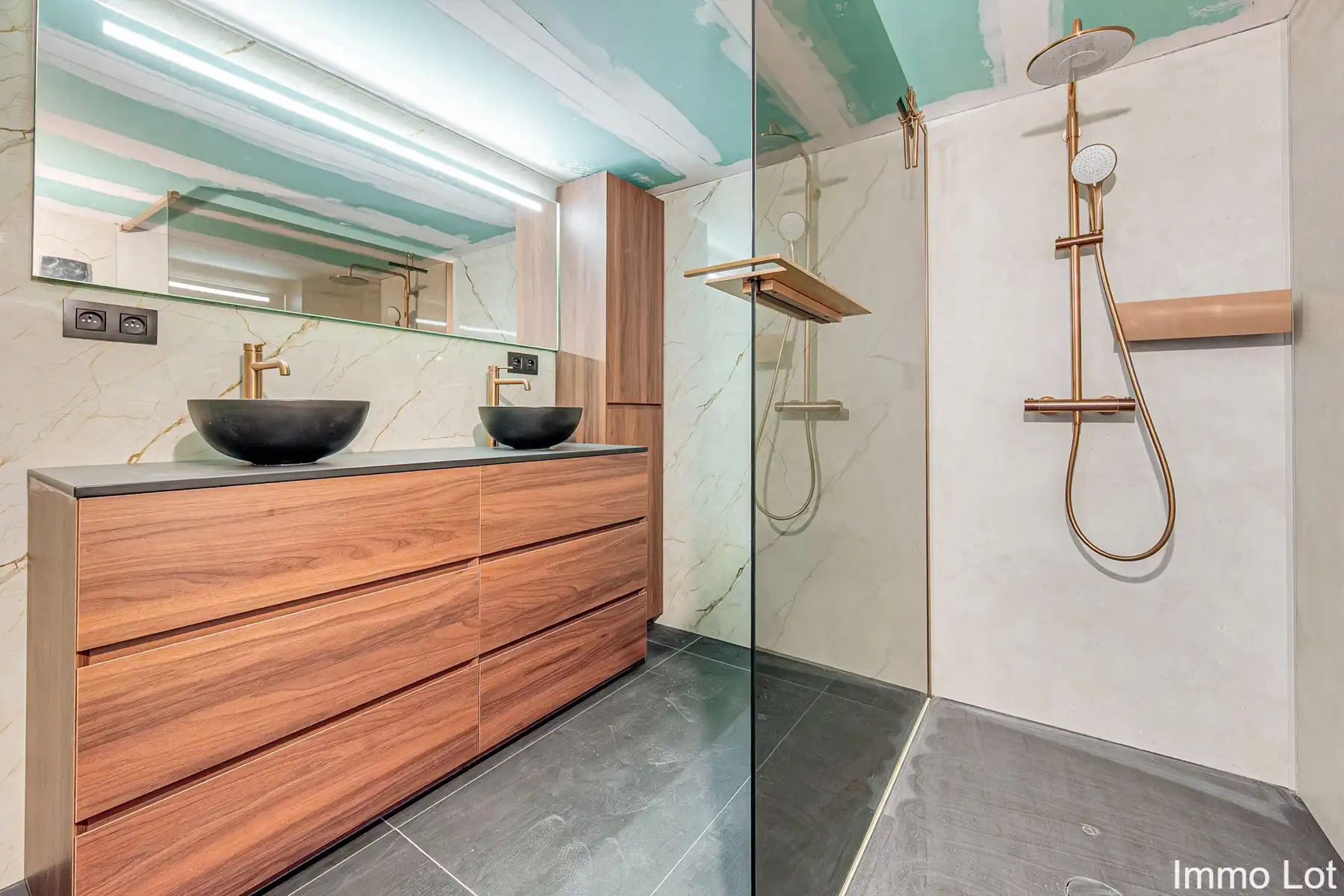 Knap gerenoveerde woning met terras foto 9