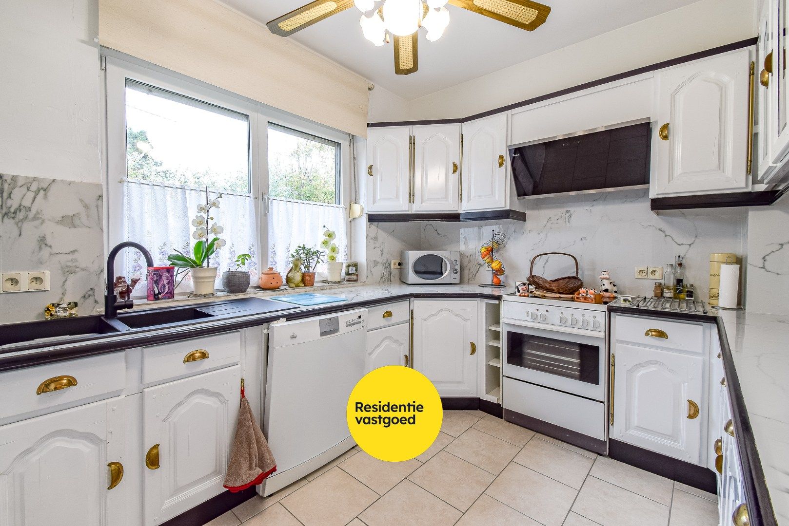 Ruim te renoveren villa op rustige ligging foto 7