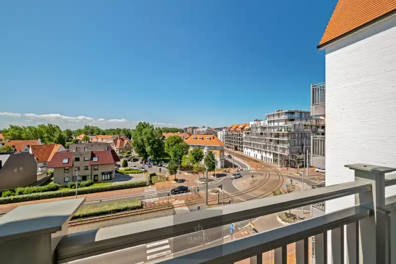 Centraal gelegen hoekappartement met zonnig terras en open zichten foto 17