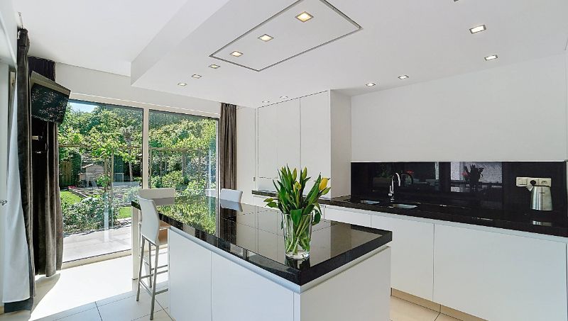 Zeer rustig gelegen villa van 330m² op 8a45ca met prachtige zuidgerichte tuin foto 14