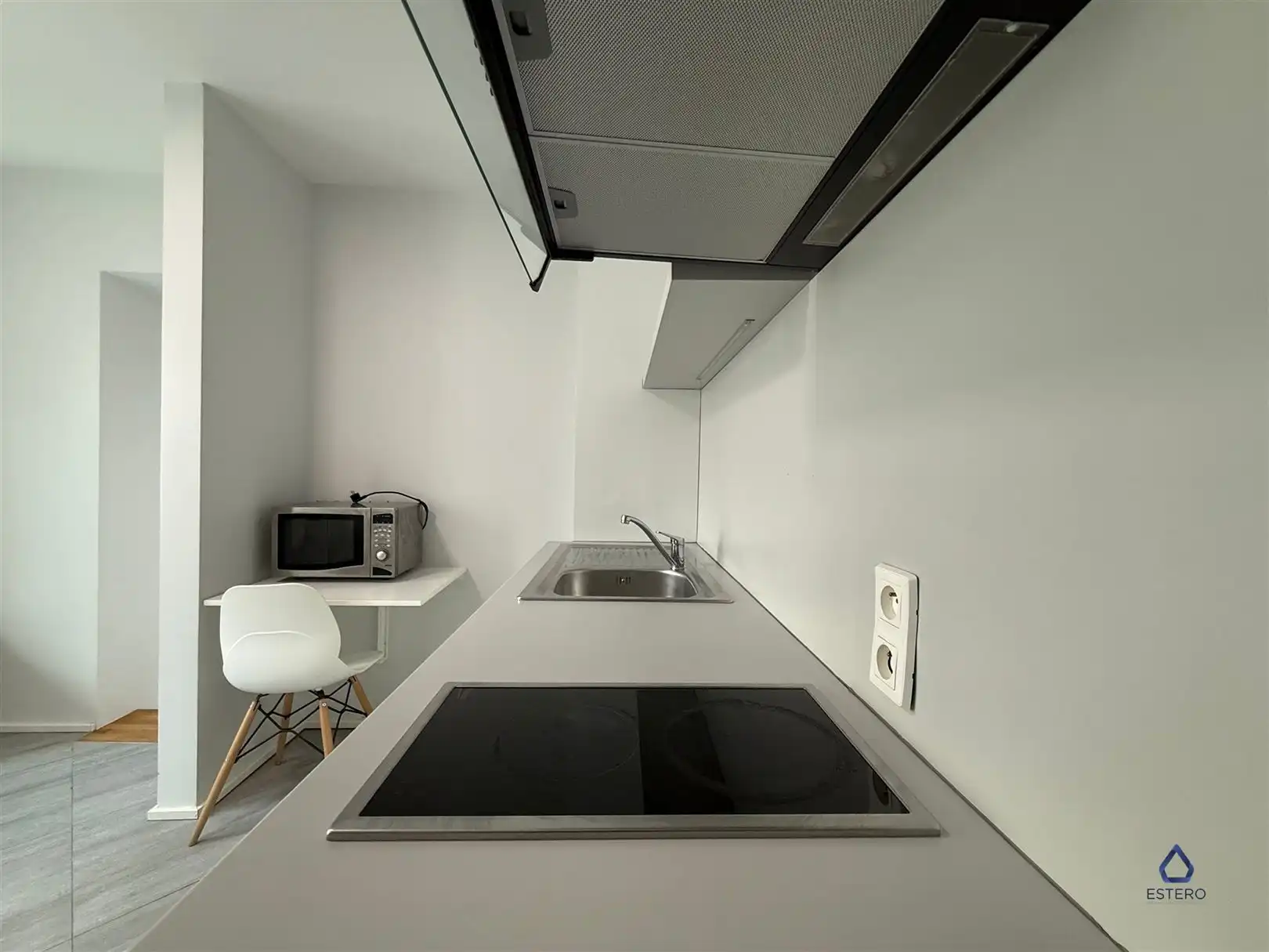 Studio in trendy wijk TE HUUR! foto 7