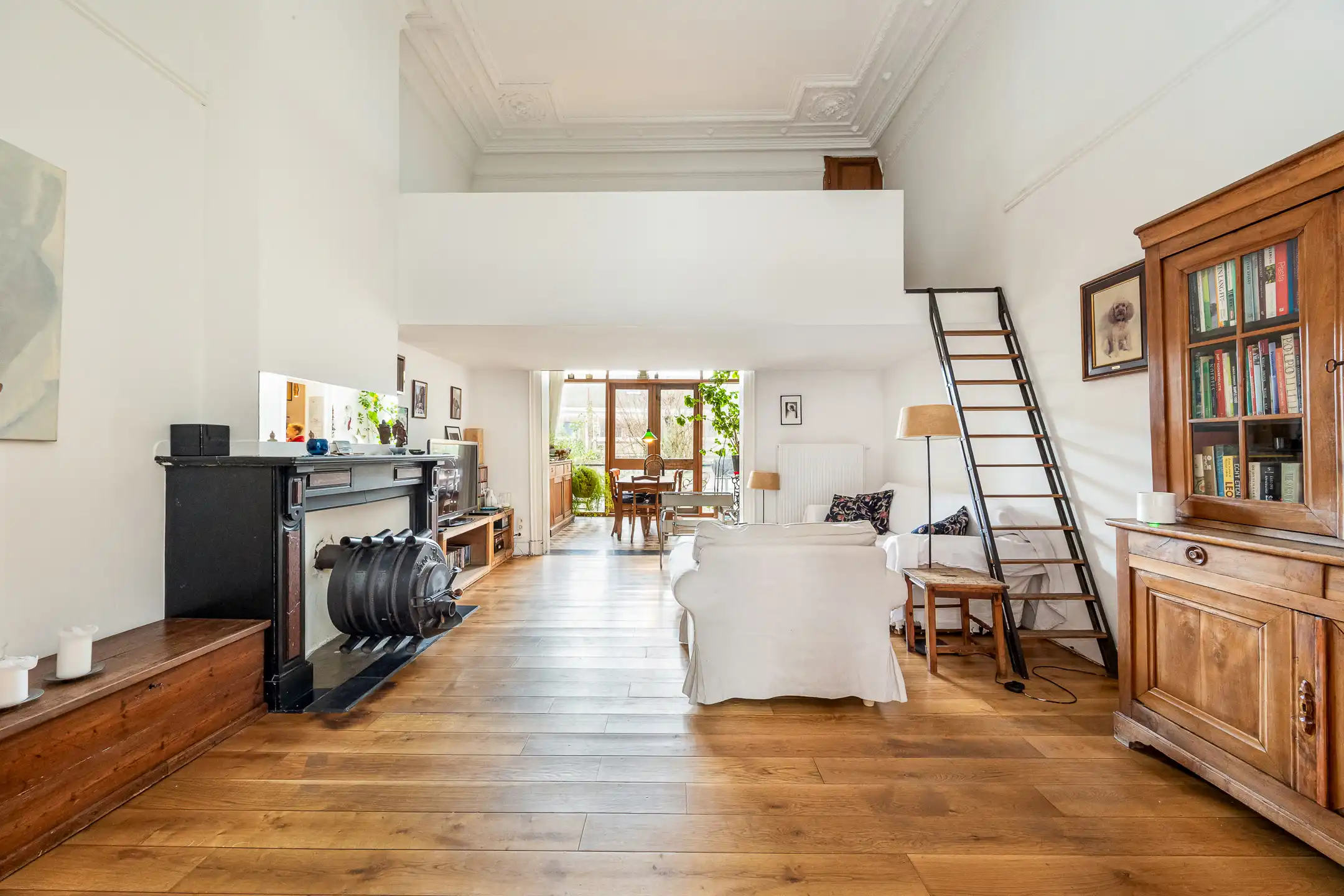 ANTWERPEN - Karaktervolle herenwoning met tuin foto 3